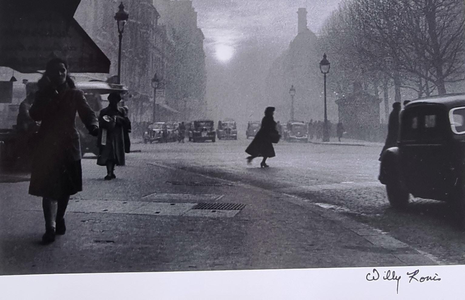 Carrefour Sèvres-Babylone Willy Ronis Twentieth Century Humanist photography art For Sale 3