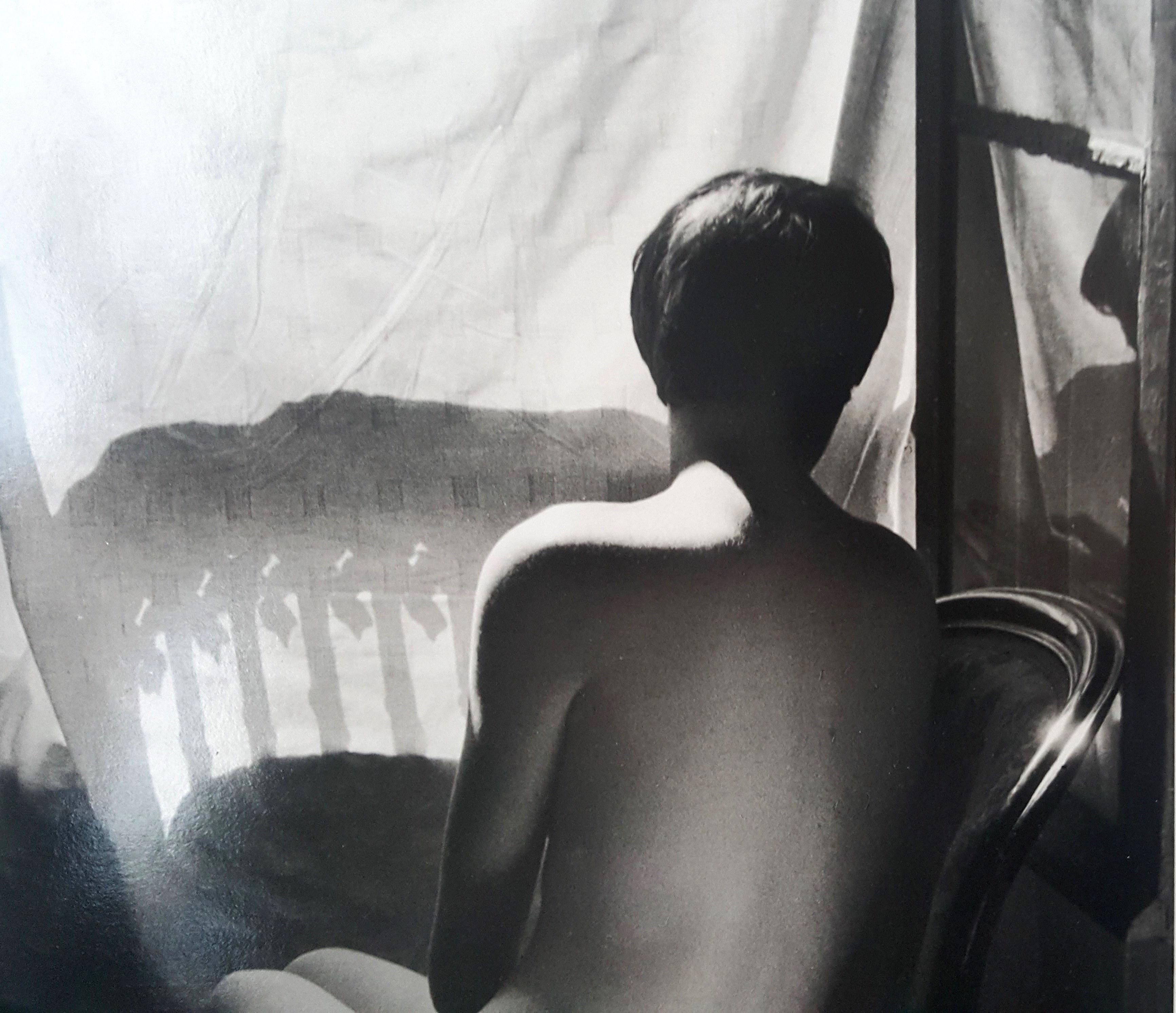 Deena's back - Willy Ronis, 20th Century, French Humanist Photography For Sale 2