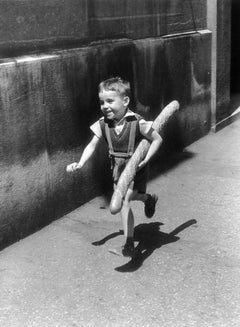 Le Petit Parisien:: Paris:: 1952:: tirage gélatino-argentique:: signé par Willy Ronis