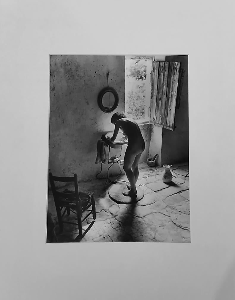 Nu Provençal, Icone de la photographie française de nu en noir et blanc - Contemporain Photograph par Willy Ronis