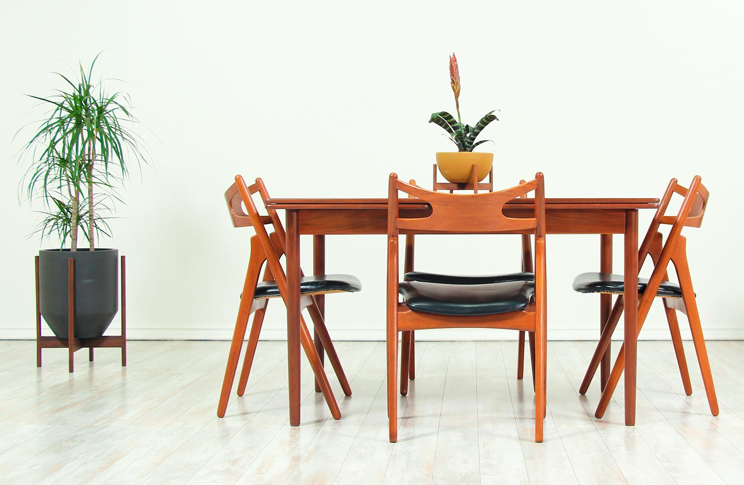 Mid-Century Modern Willy Sigh Draw-Leaf Dining Table for H. Sigh & Søn Møbelfabrik