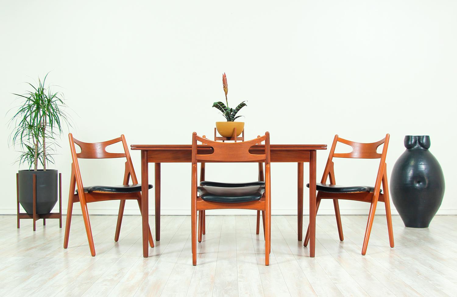 Danish Willy Sigh Draw-Leaf Dining Table for H. Sigh & Søn Møbelfabrik