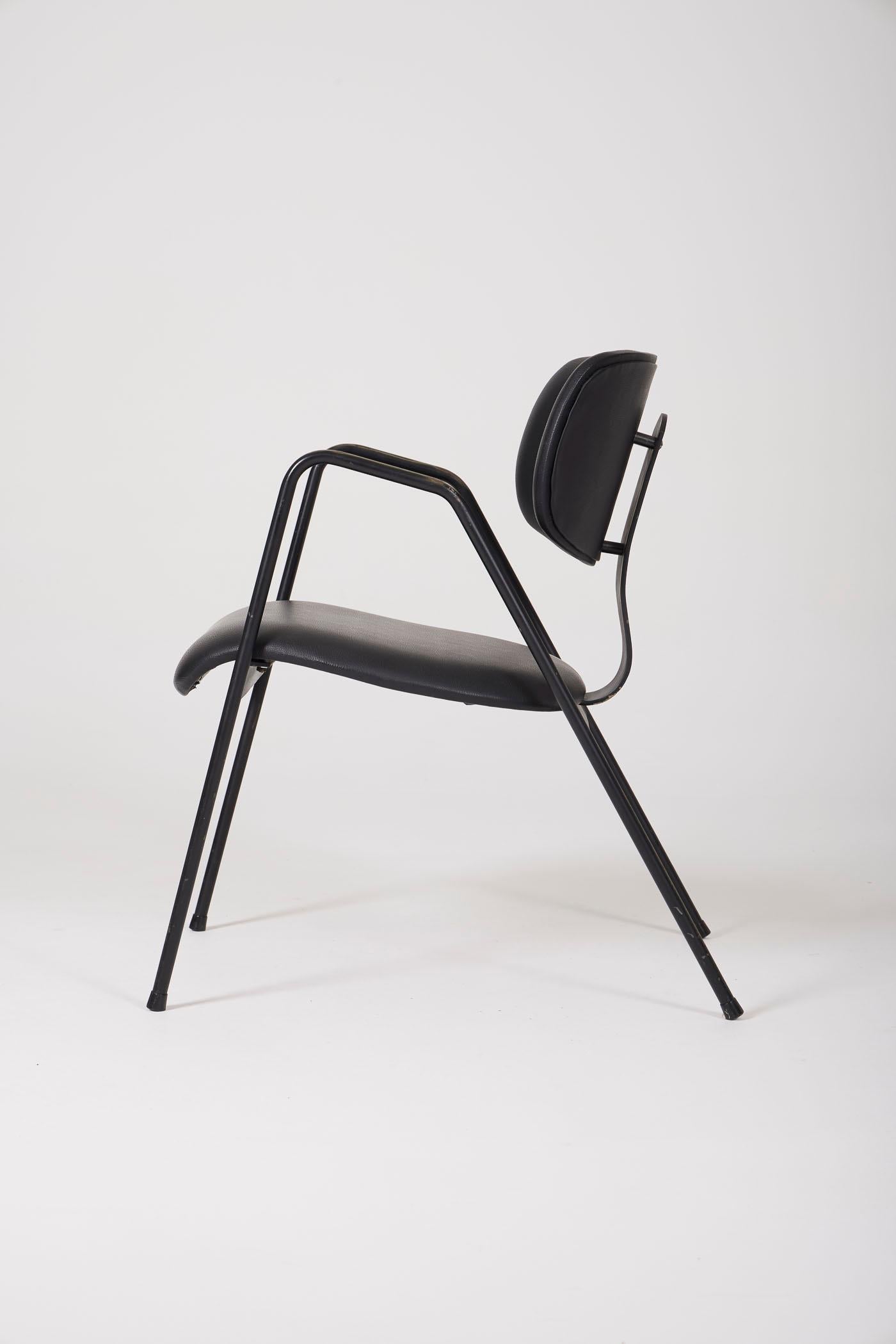 Armchair model F1 by Belgian designer Willy Van Der Meeren for Tubax, 1950s. The seat and back are in black faux leather. The frame is in black lacquered metal. 2 chairs available. In perfect condition.
DV441