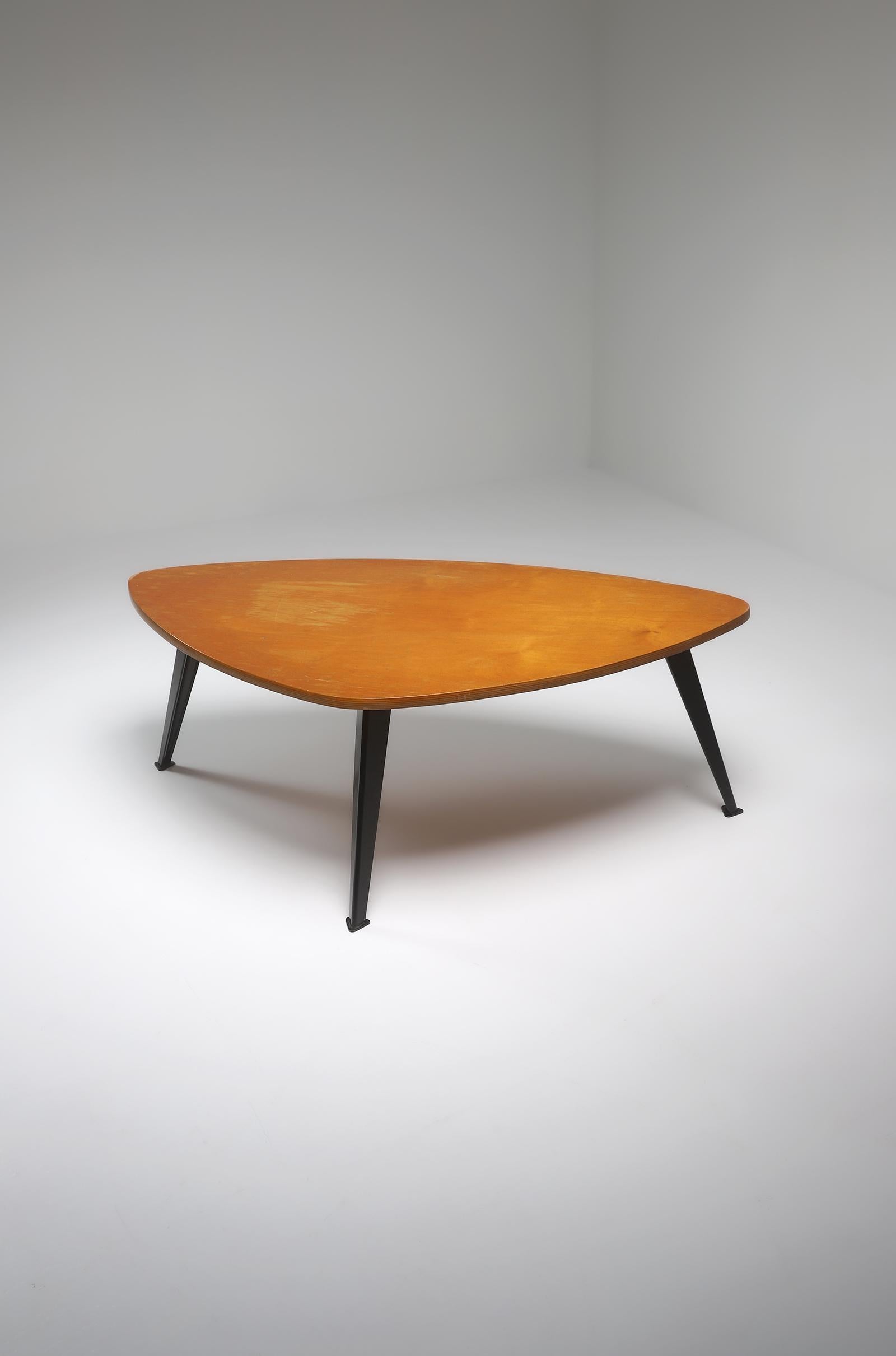 Mid-century modern wooden Coffee Table by Willy Van Der Meeren 1950s In Good Condition In Antwerpen, Antwerp