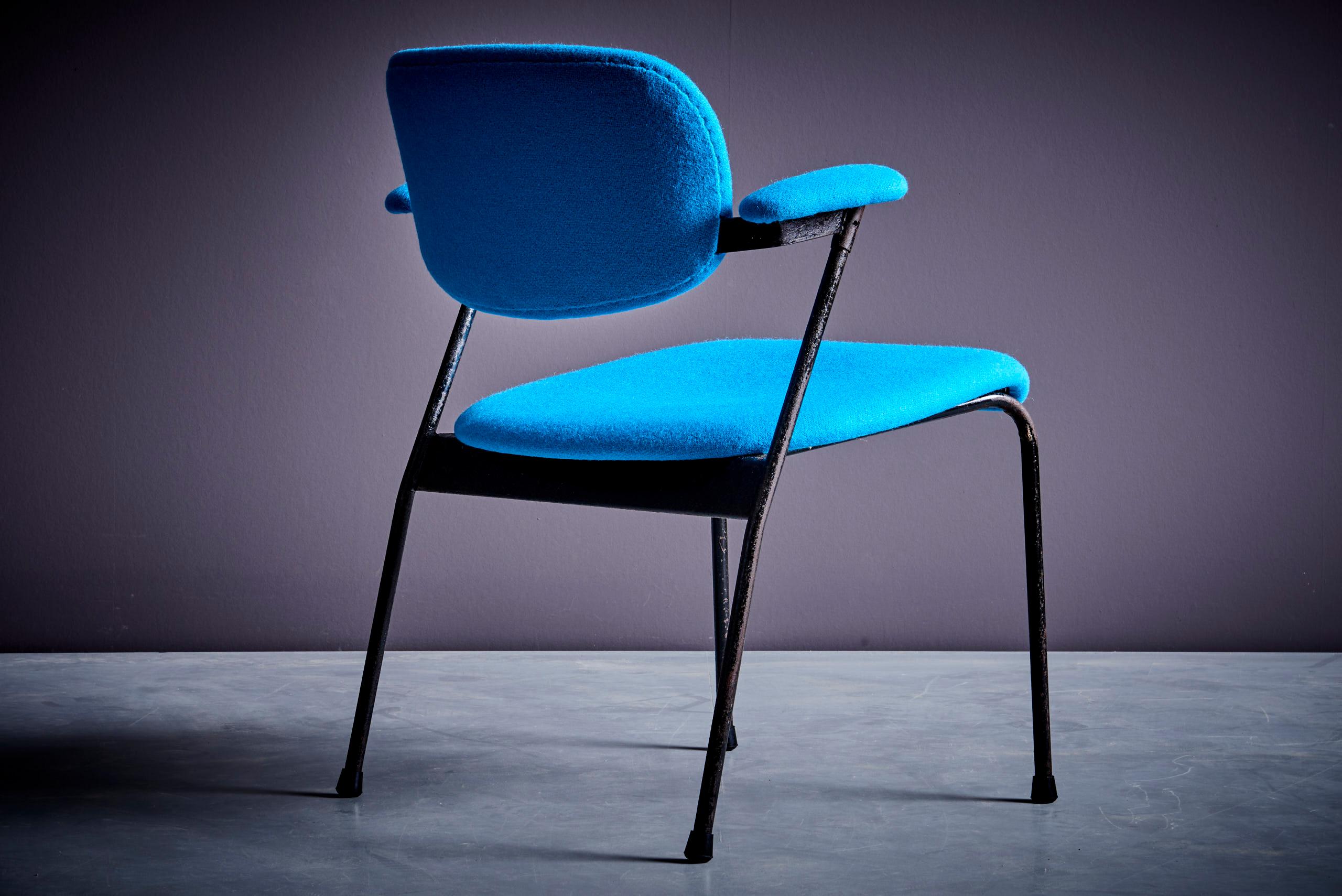 Willy van der Meeren for Tubax Pair of Lounge Chairs in blue In Excellent Condition For Sale In Berlin, DE