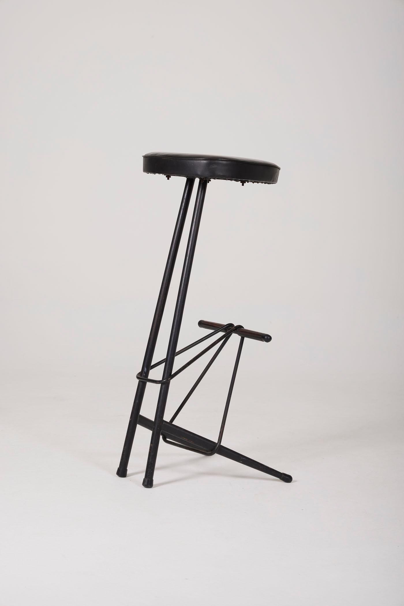 High stool by Belgian designer Willy Van der Meeren (1923-2002) for Tubax, 1950s. The base is in black lacquered metal, and the seat is in black faux leather. In very good condition.
DV458