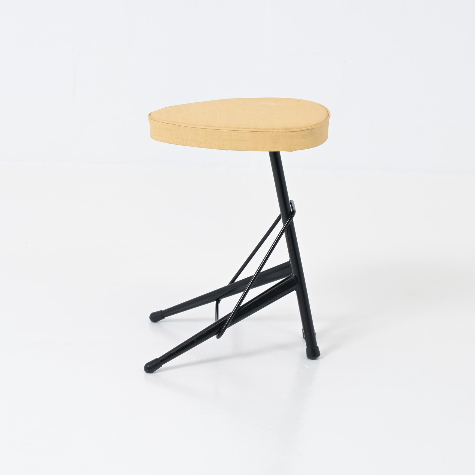 Rare industrial stool designed by Willy van der Meeren, manufactured by Tubax ca 1950. This stool has a black lacquered tubular metal frame and original yellow vynil upholstery.

The stool is in perfect condition.

A must have for a Willy Van Der