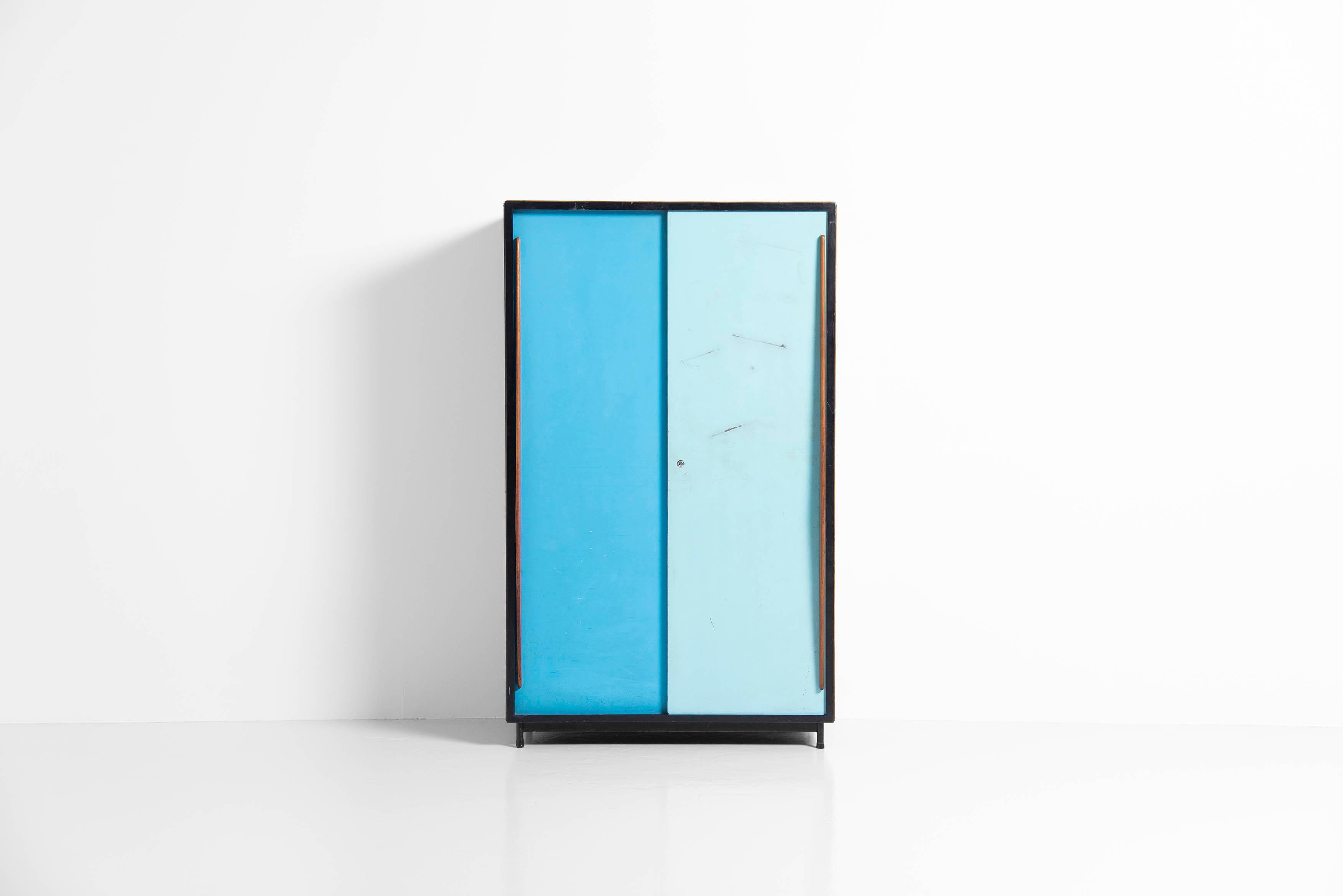 Nice large modernist wardrobe designed by Willy van der Meeren and manufactured by Tubax, Belgium 1952. This wardrobe was actually designed for schools but are used for multiple purposes now. Very nice example of Belgian modernism designed by van