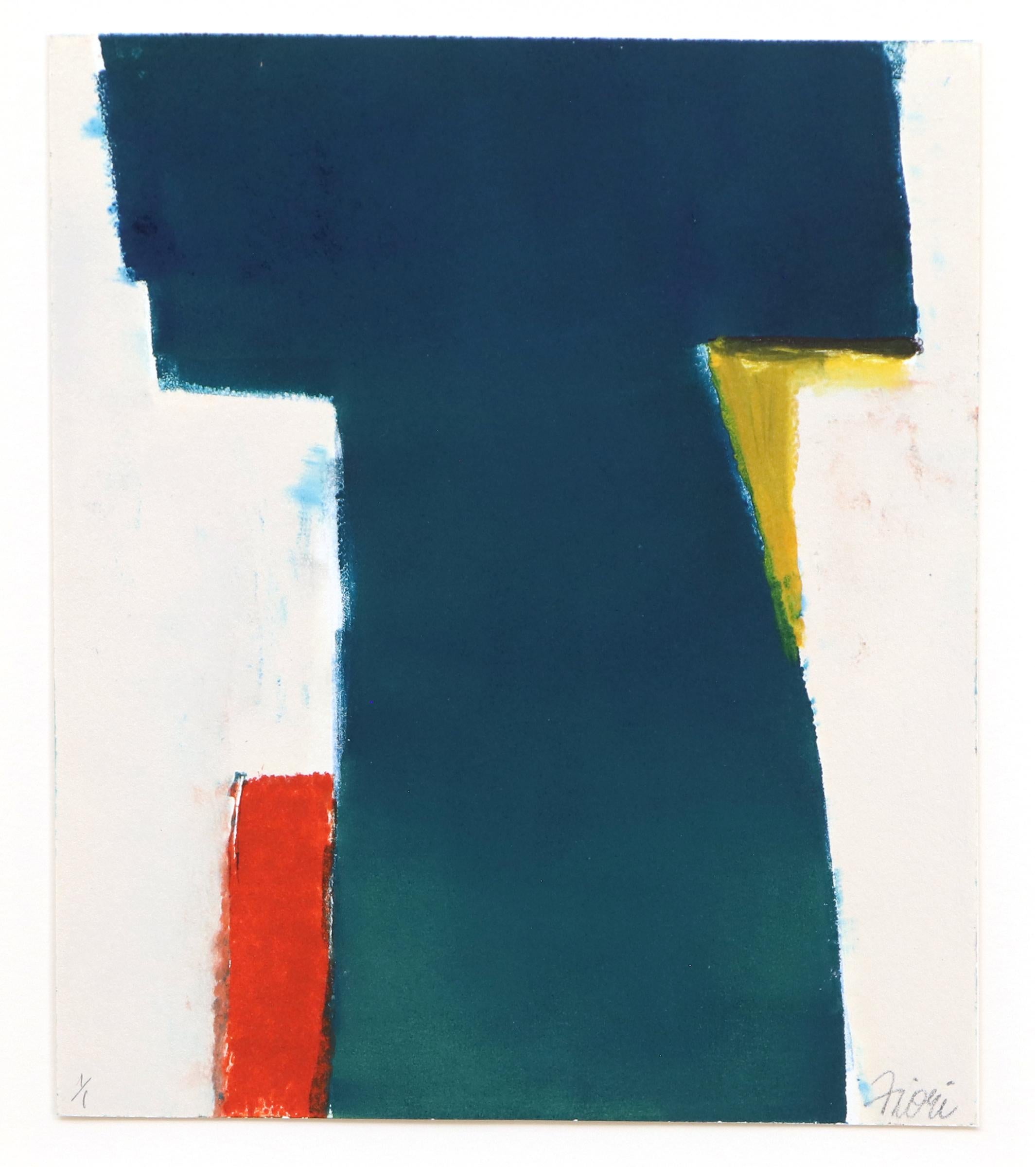 Diese lebendige, abstrakte Monotypie ohne Titel von Wilma Fiori (1929-2019) zeigt ihre Meisterschaft im geometrischen Design. Das in den 1990er Jahren entstandene Werk zeichnet sich durch eine dynamische Mischung aus blauen, blaugrünen, gelben,