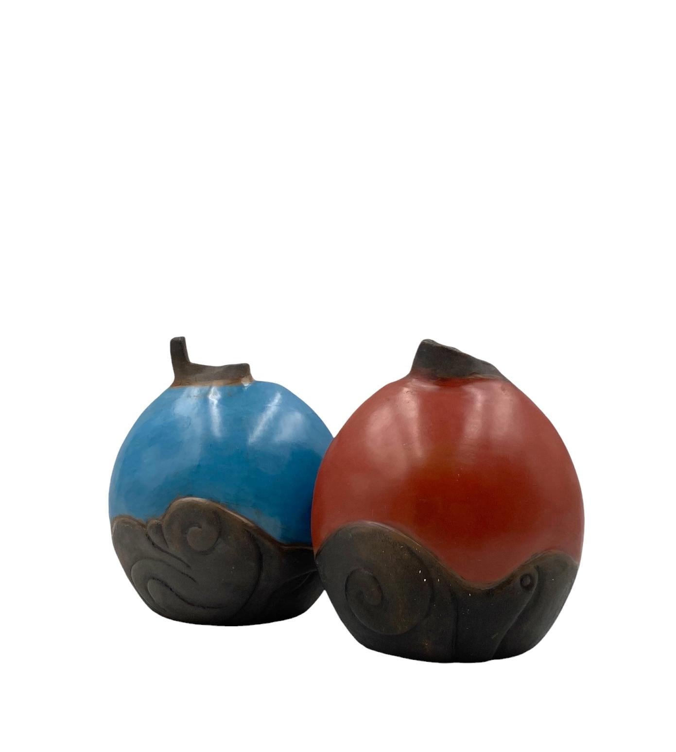 Wilmer W Ramirez, Set of 2 earthenware vase, South america 1990s in vendita 3