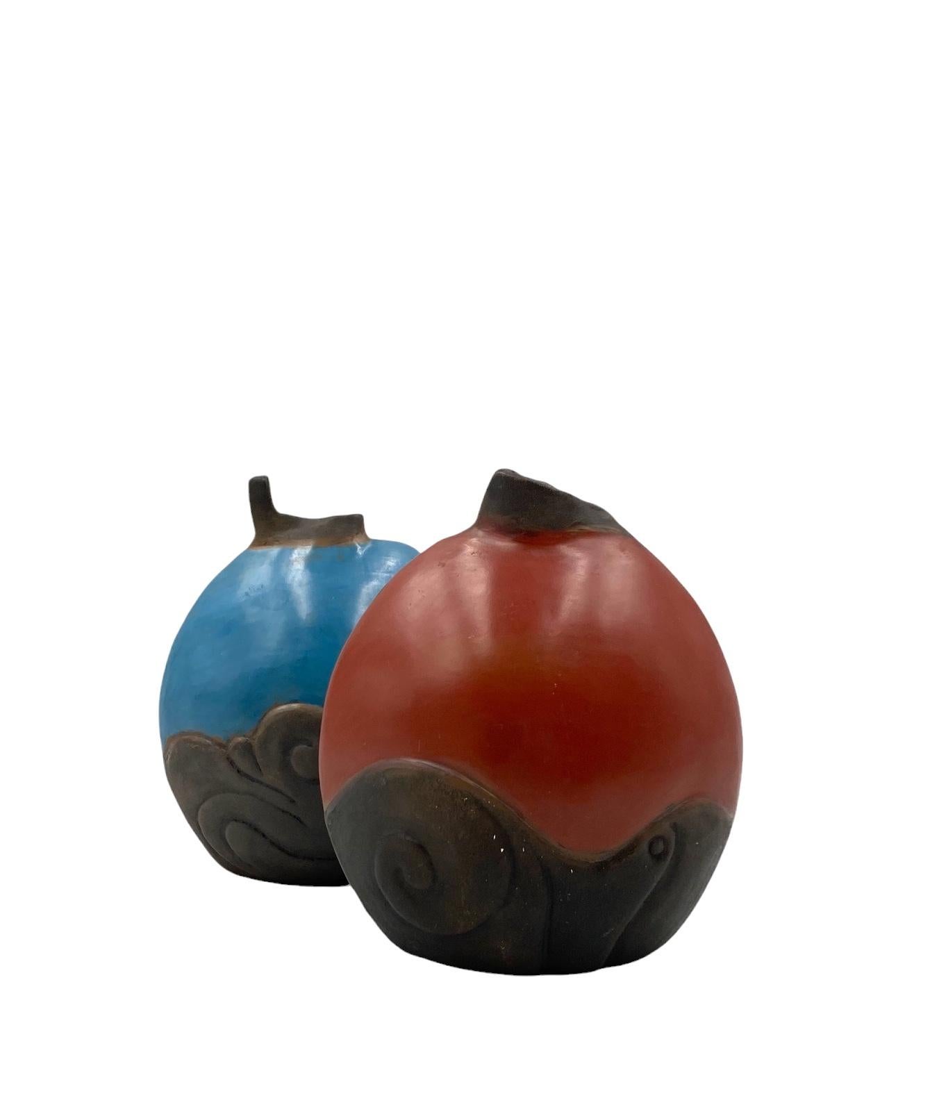 Wilmer W Ramirez, Set of 2 earthenware vase, South america 1990s in vendita 1