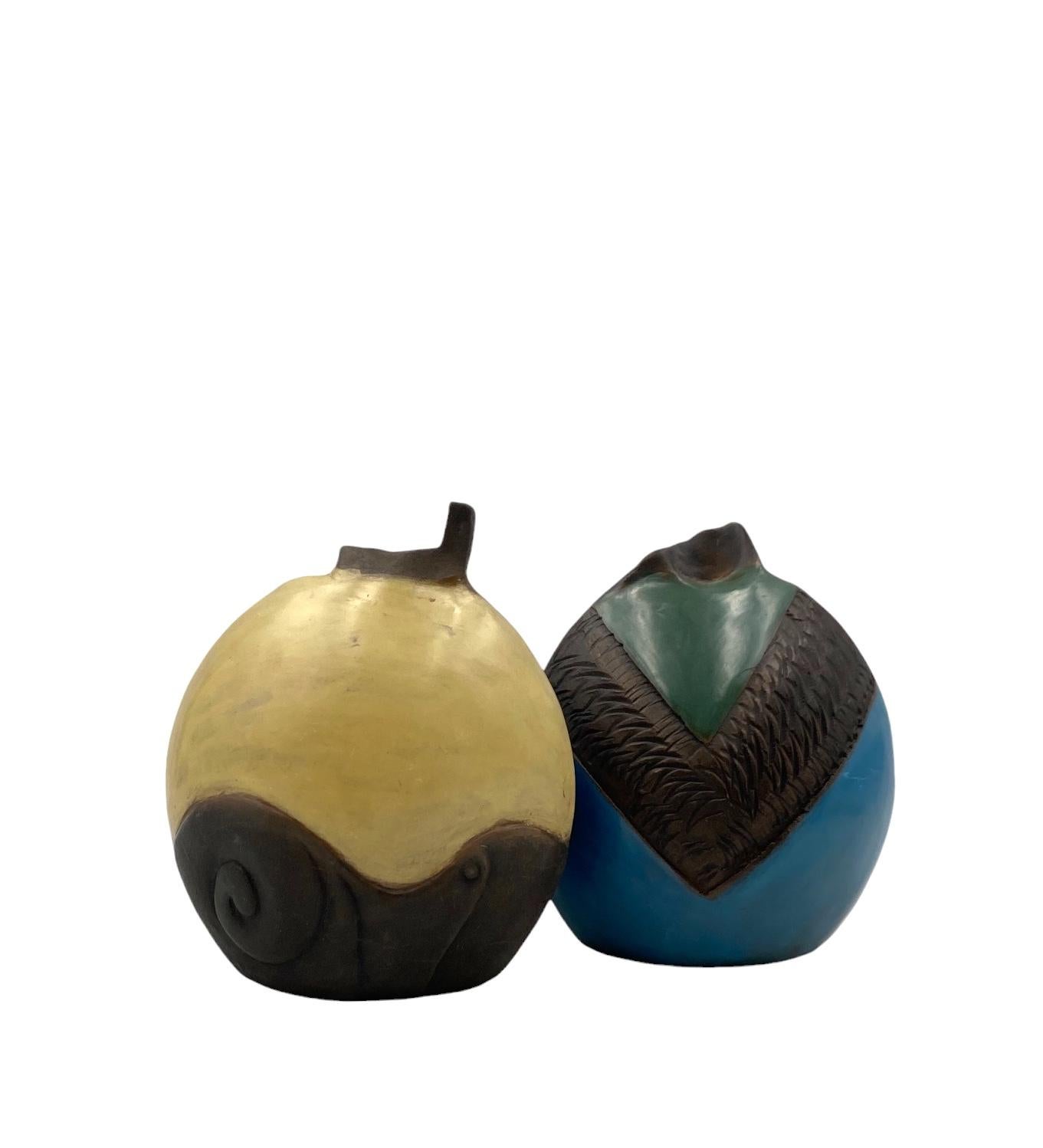 Wilmer W Ramirez, Set of 2 earthenware vase, South america 1990s in vendita 2