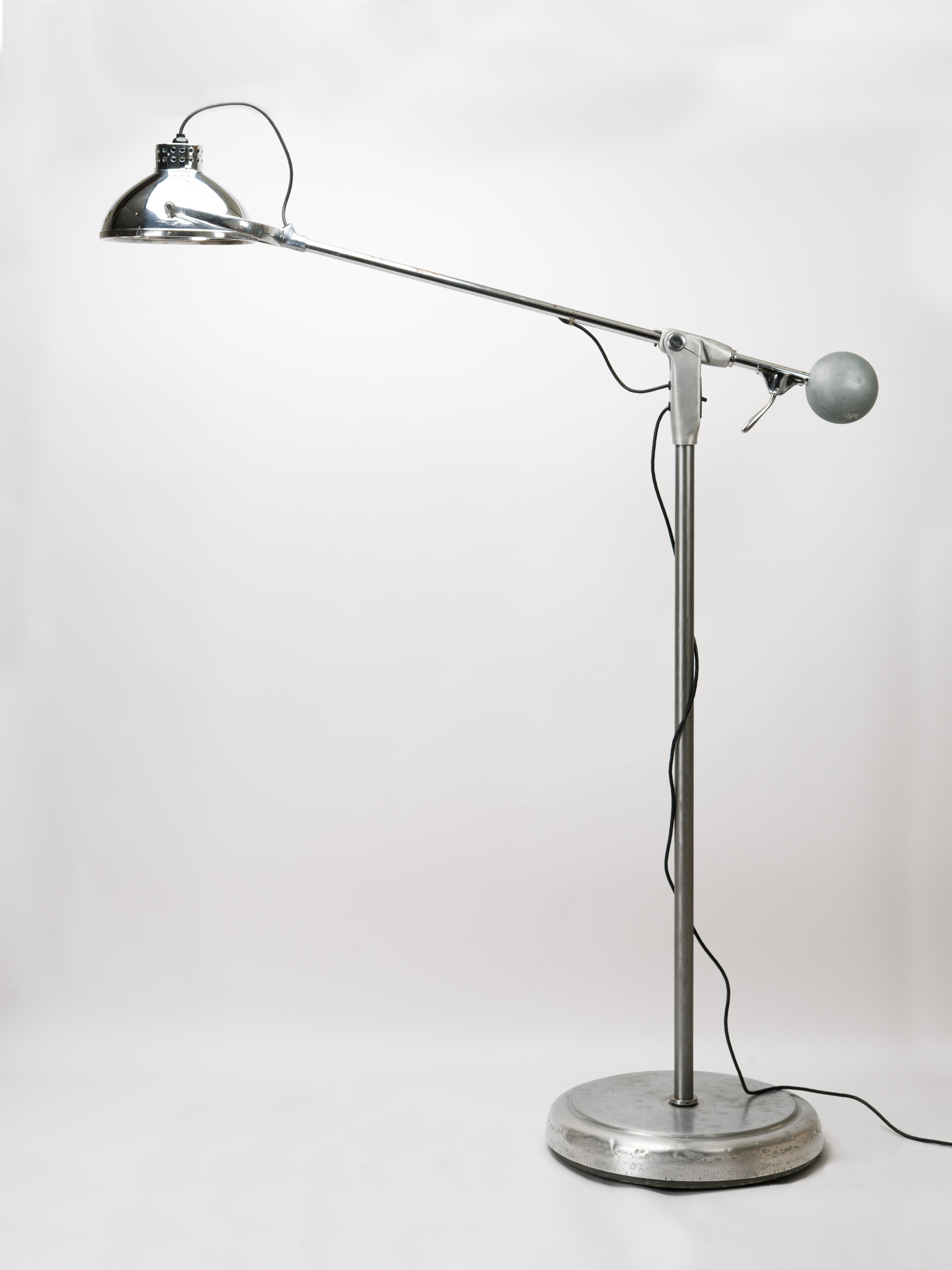 Aluminium Lampadaire médical articulé chromé Wilmot Castle en vente