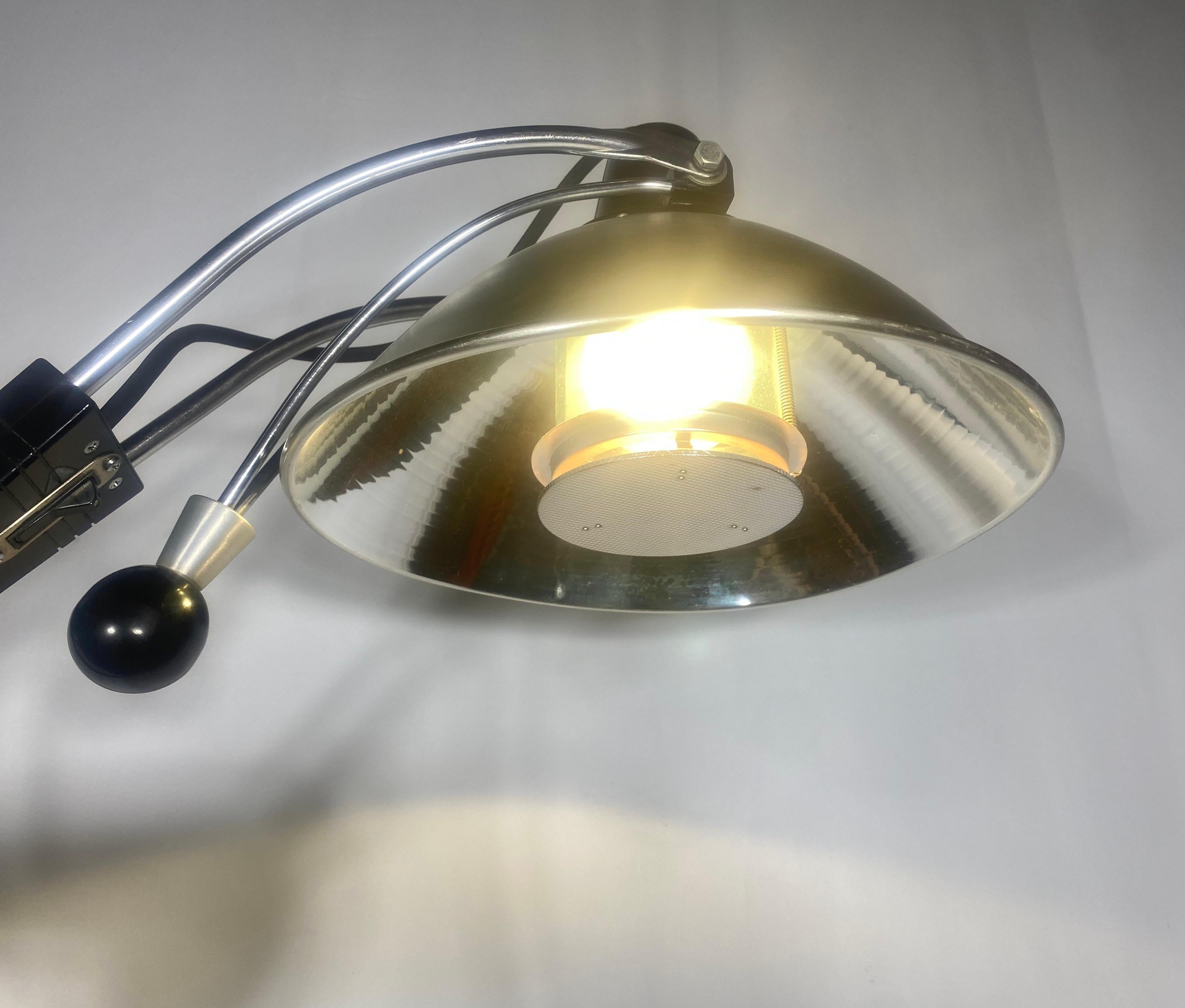 Wilmot Castle Medical / operating Stehlampe, modernistisches Design, erstaunliche Farbe  (Mitte des 20. Jahrhunderts) im Angebot