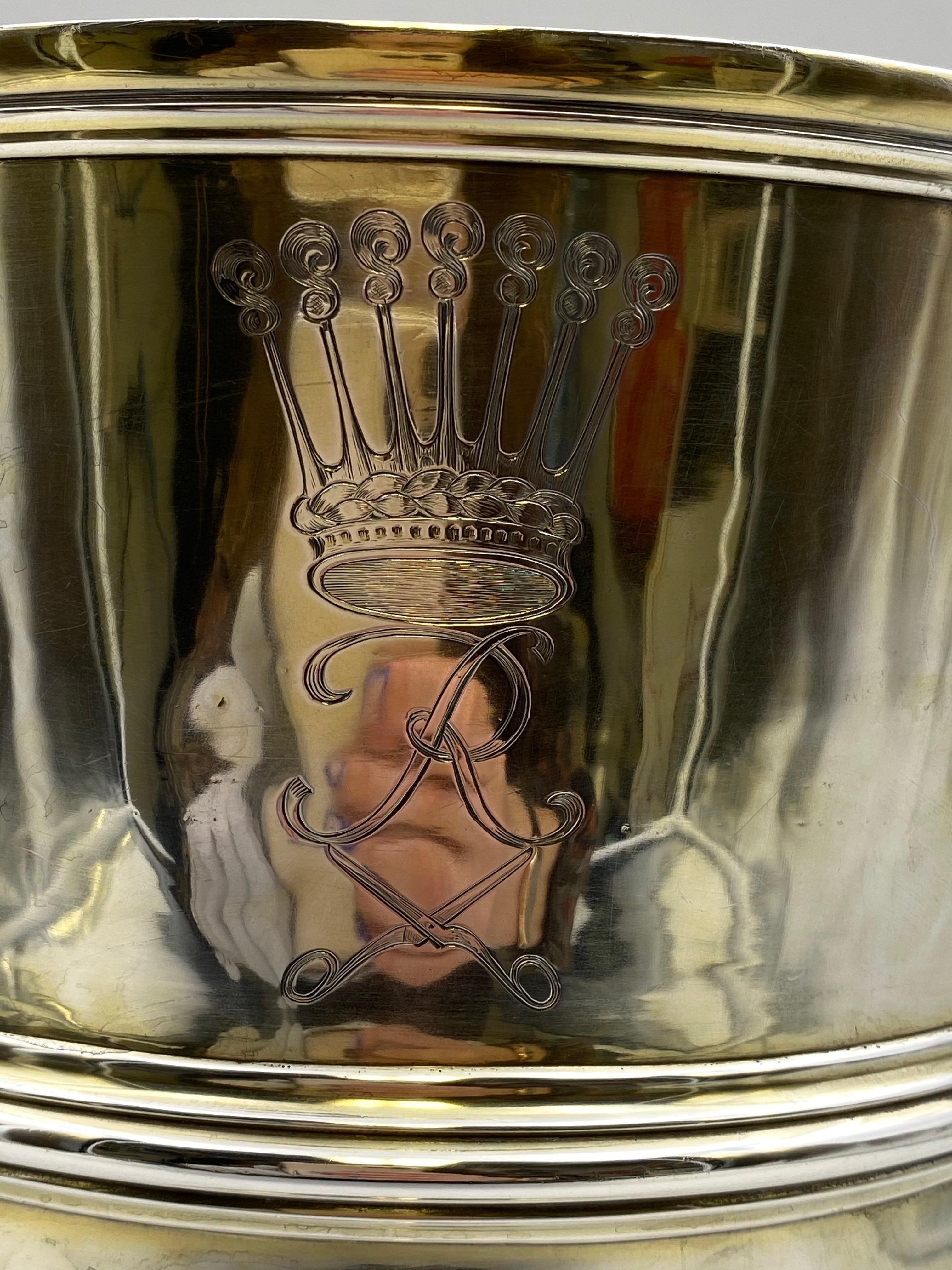 Partially gilt sterling silver two-handled trophy cup by Edinburgh-based, Scottish silversmith Wilson & Sharp, which operated a store with luxury goods since the early 19th century. This exquisite trophy bears a dedicatory inscription to Raymond Art