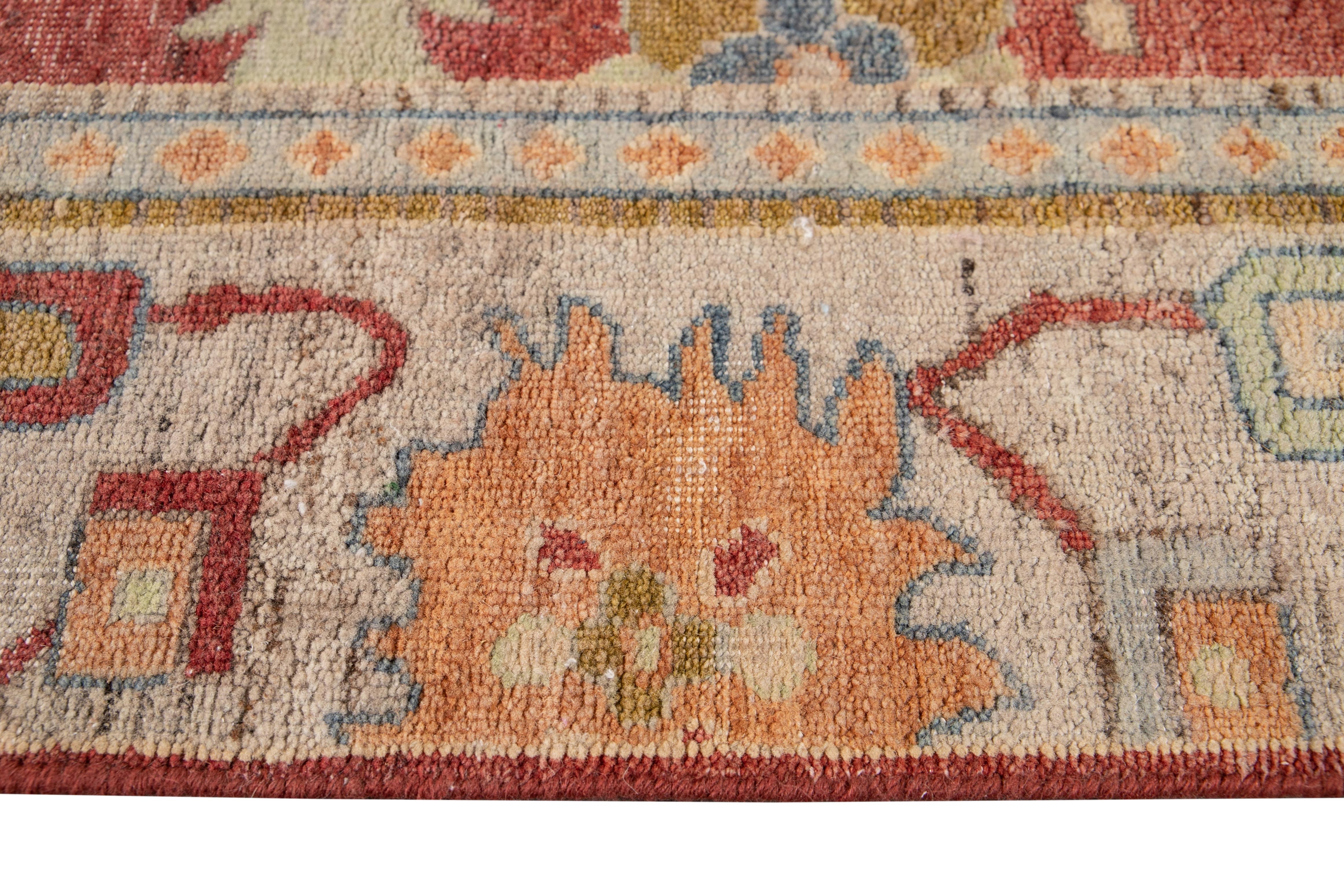 Wilton Kollektion Handgewebter moderner Teppich aus Wolle (Indisch) im Angebot