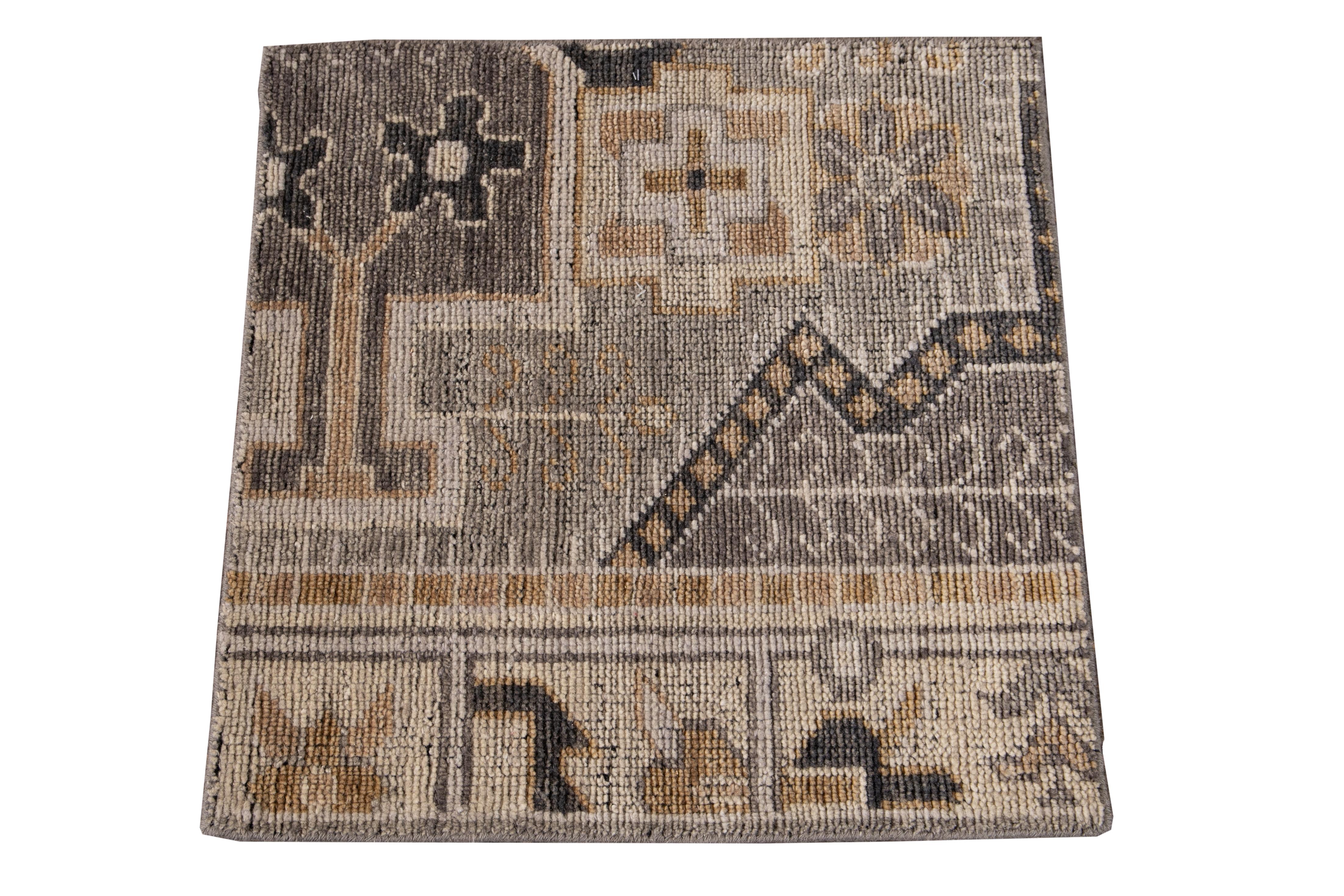 Hand-Knotted Wilton Collection Handwoven Wool Customized Modern Rug For Sale