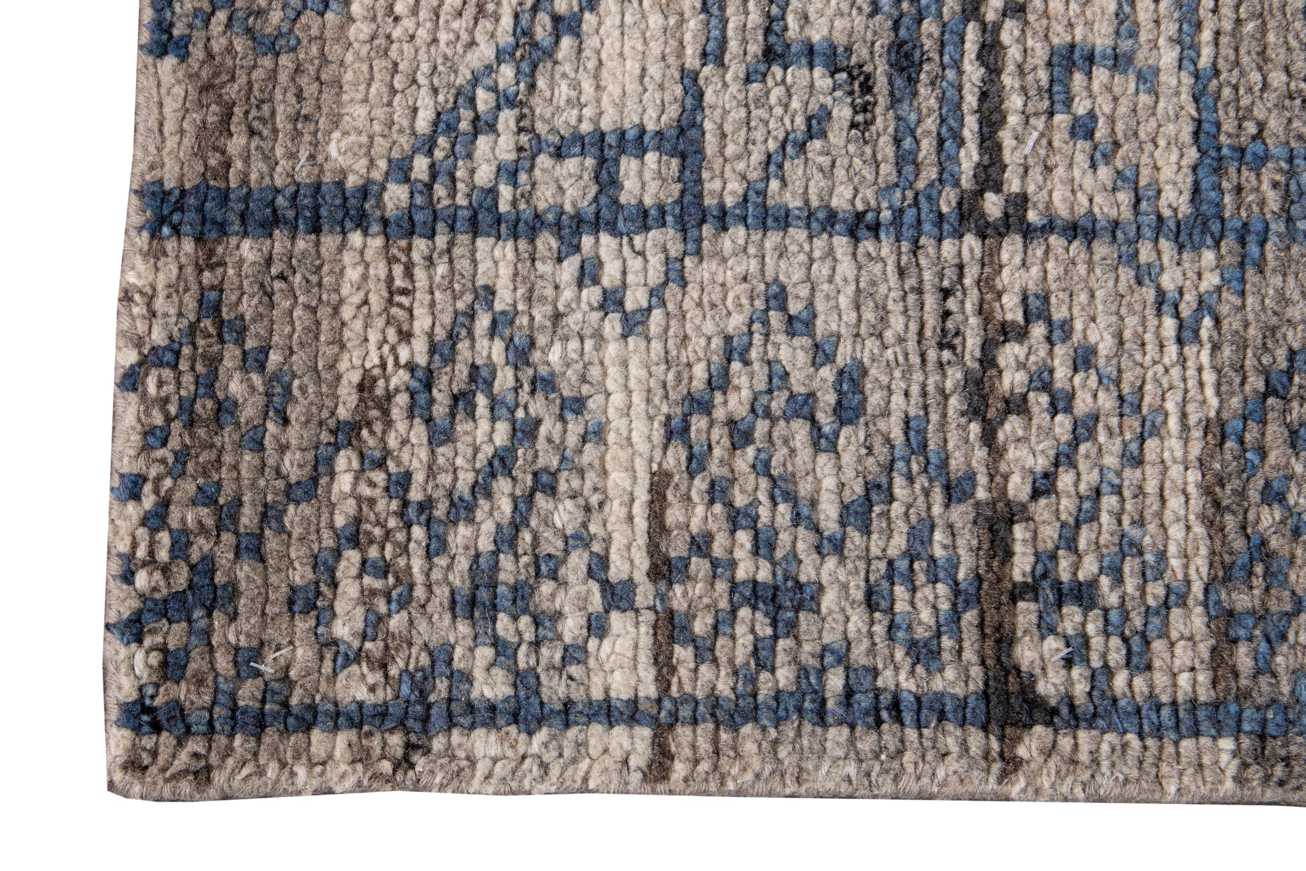 Wilton Collection Handwoven Wool Customized Modern Rug In New Condition For Sale In Norwalk, CT