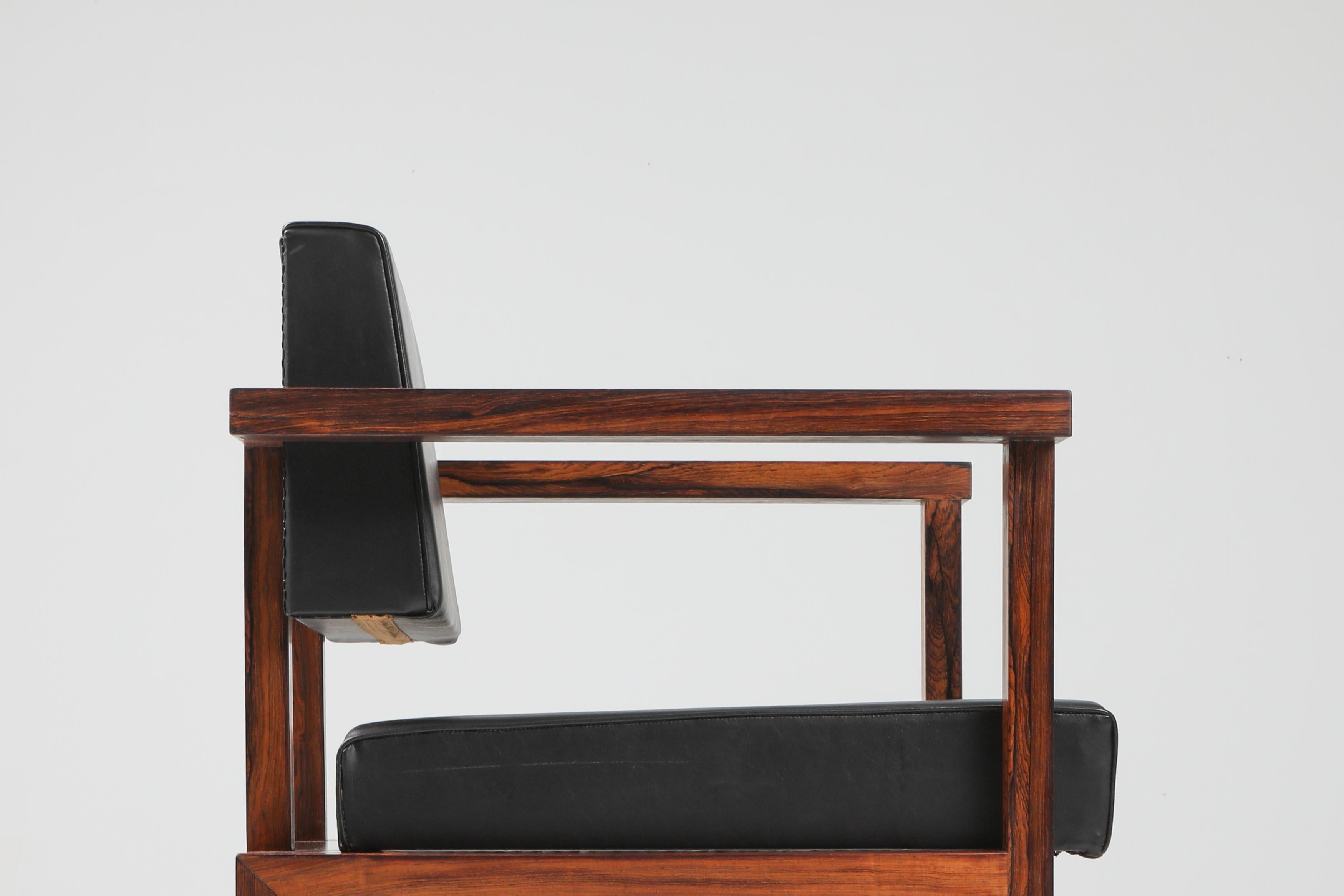 Cuir Fauteuil de direction Wim Den Boon en cuir noir et bois de rose en vente