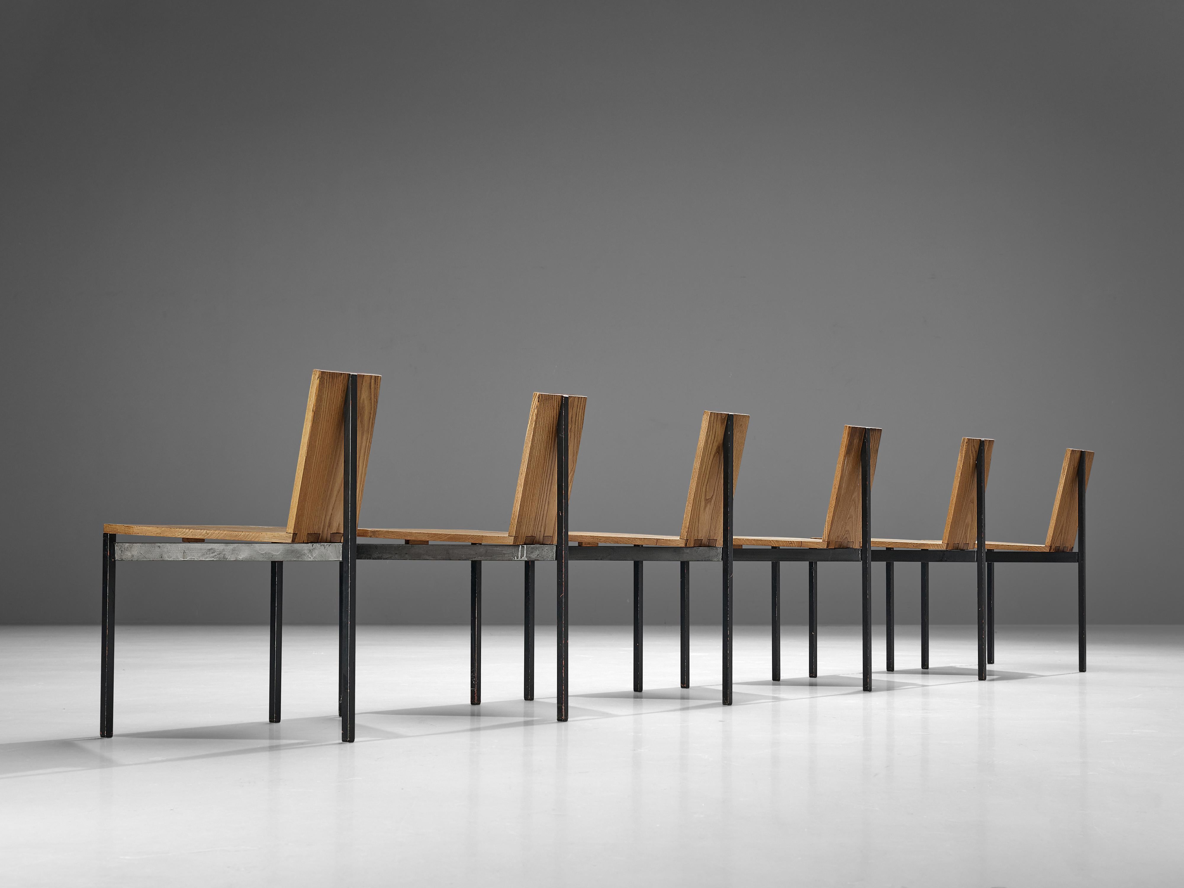Métal Wim Den Boon Set de six chaises de salle à manger en frêne et métal en vente
