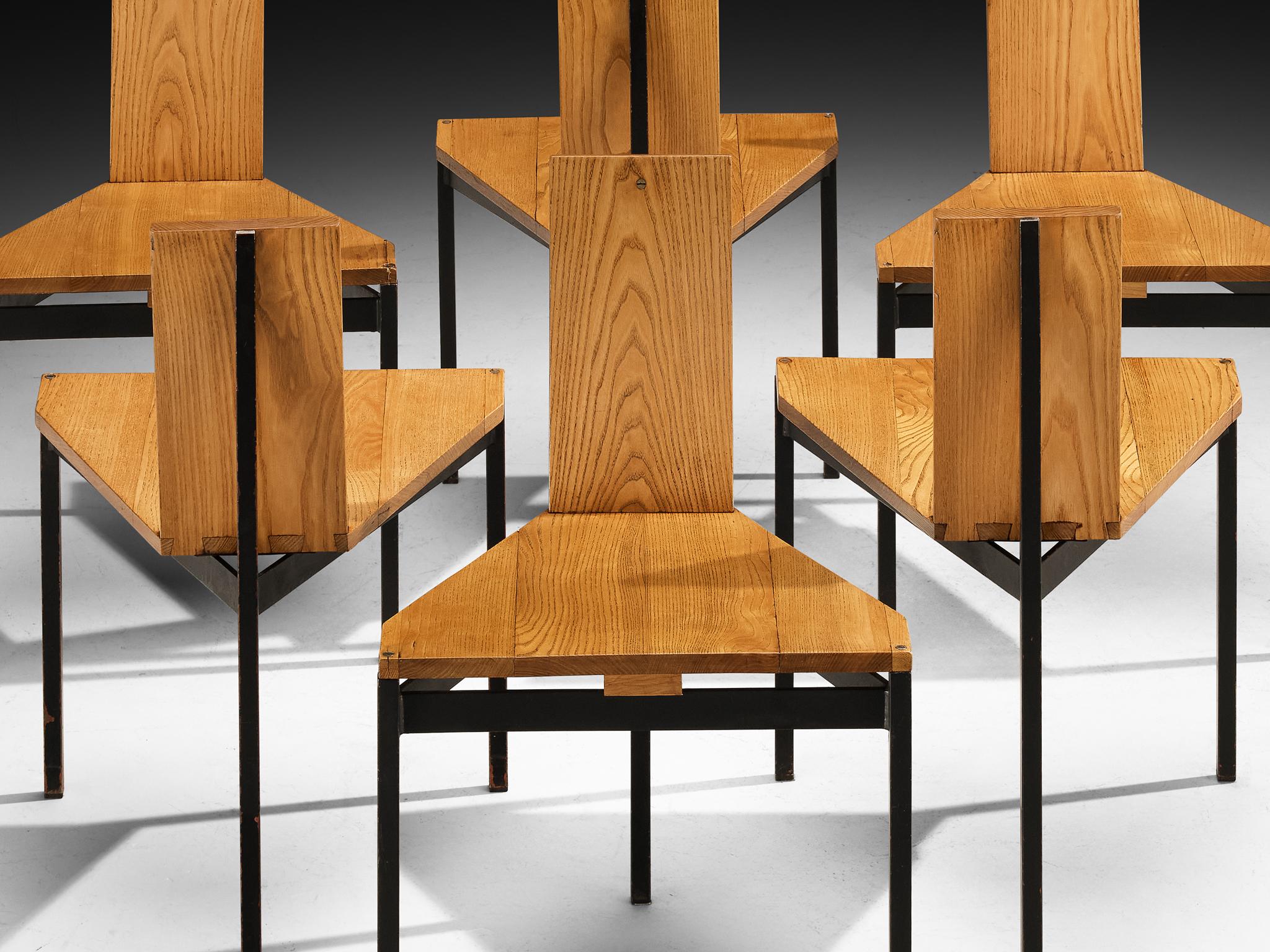 Mid-Century moderno Set di sei sedie da pranzo Wim Den Boon in frassino e steele in vendita