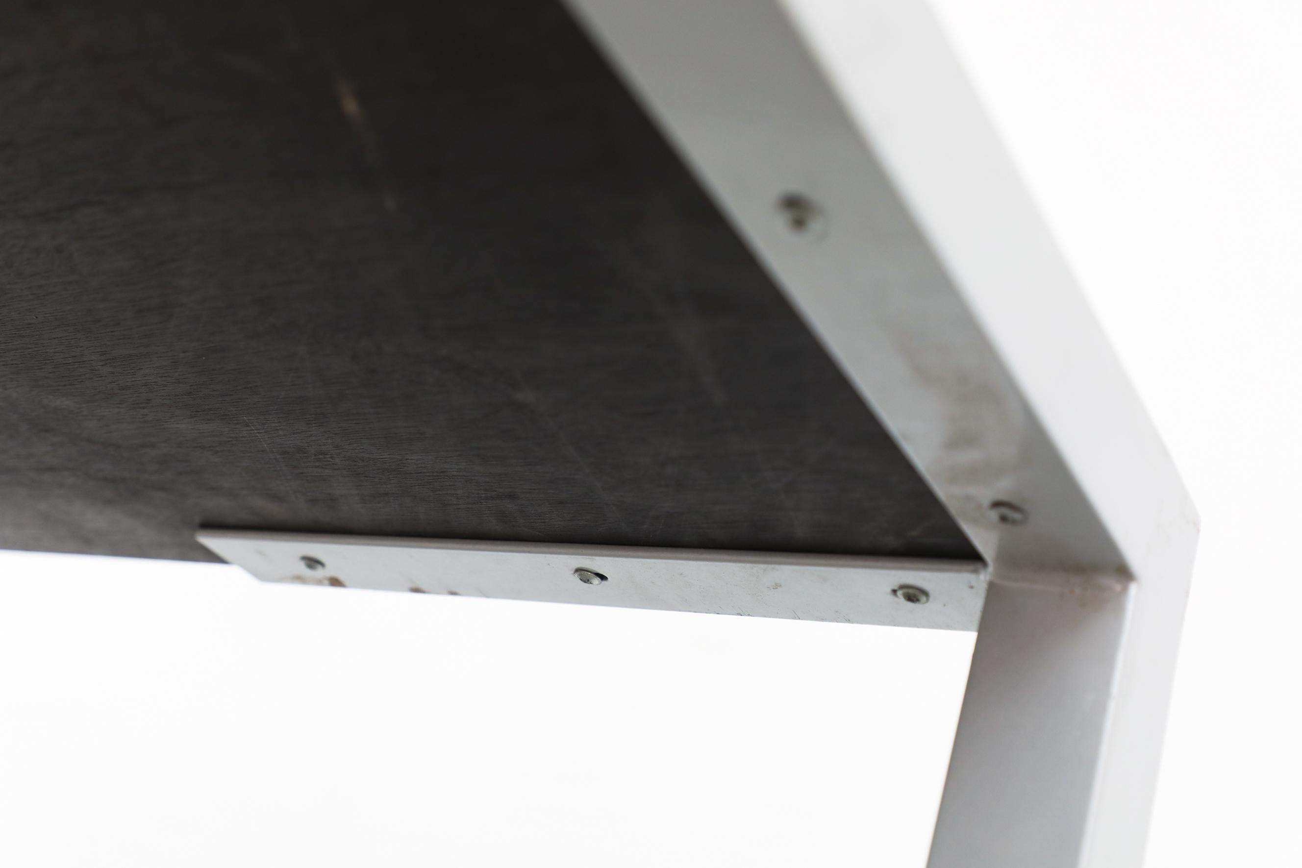 Table de salle à manger carrée Wim den Boon en métal émaillé wengé et gris clair en vente 7