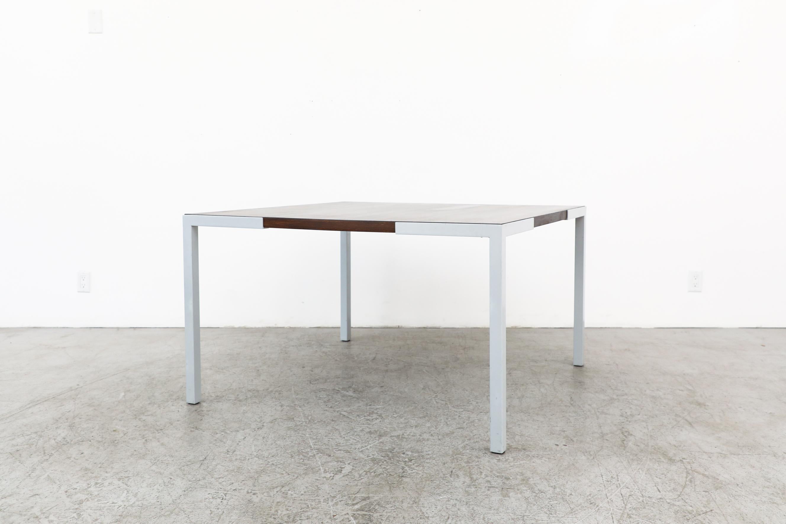 Néerlandais Table de salle à manger carrée Wim den Boon en métal émaillé wengé et gris clair en vente