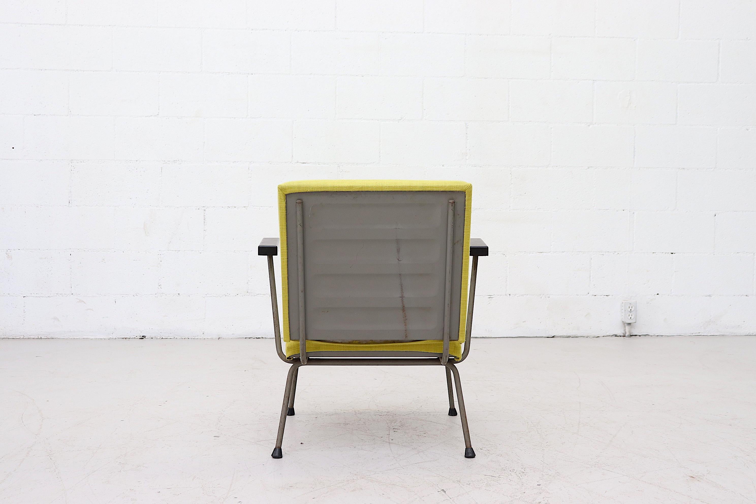 Émaillé Chaise de salon Wim Rietveld 1401 pour Gispen en jaune du milieu du siècle dernier en vente