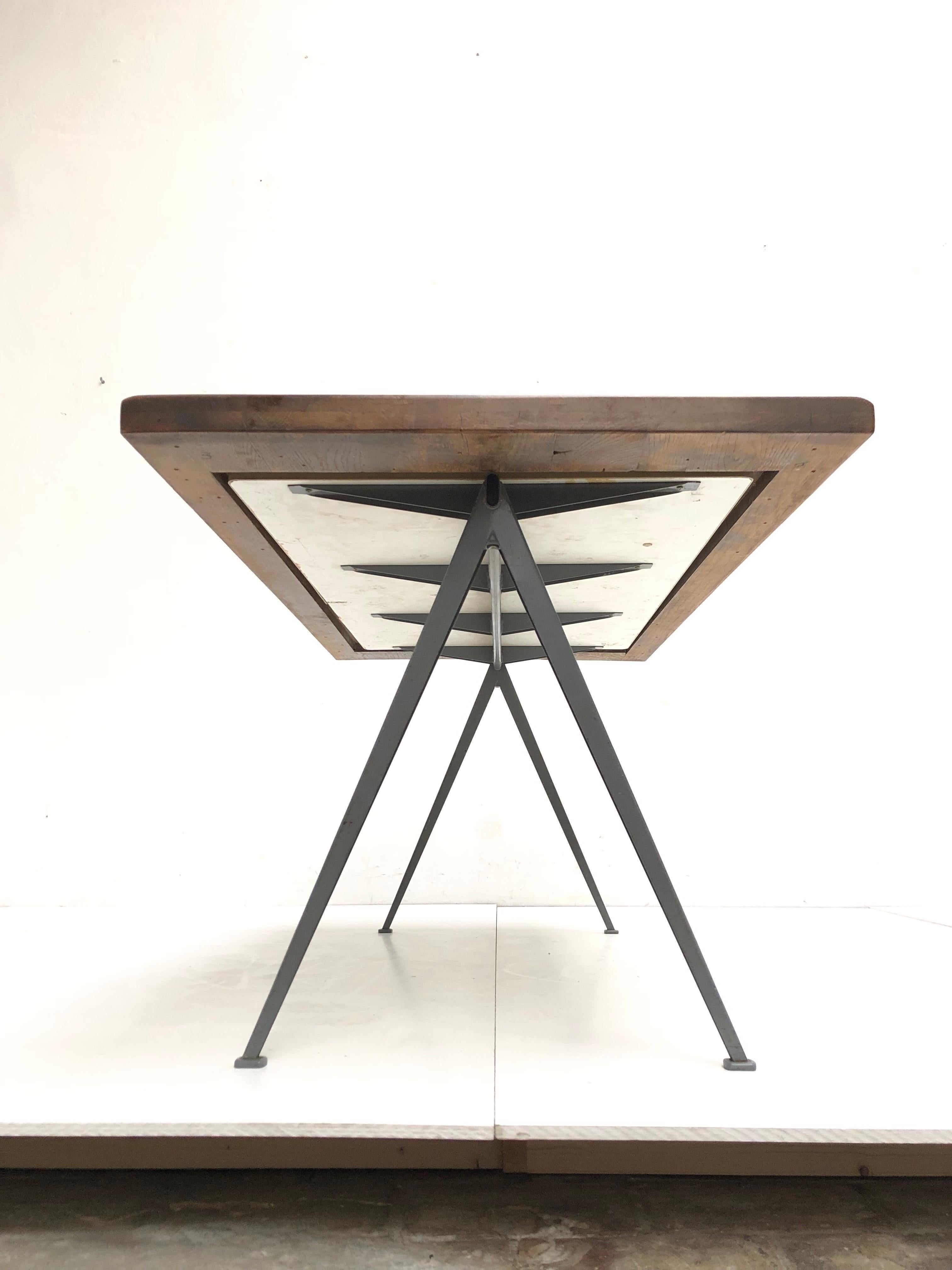 Wim Rietveld 1st Edition Oak Top 'Pyramid' Compass Table Ahrend the Cirkel 1959 In Good Condition In bergen op zoom, NL