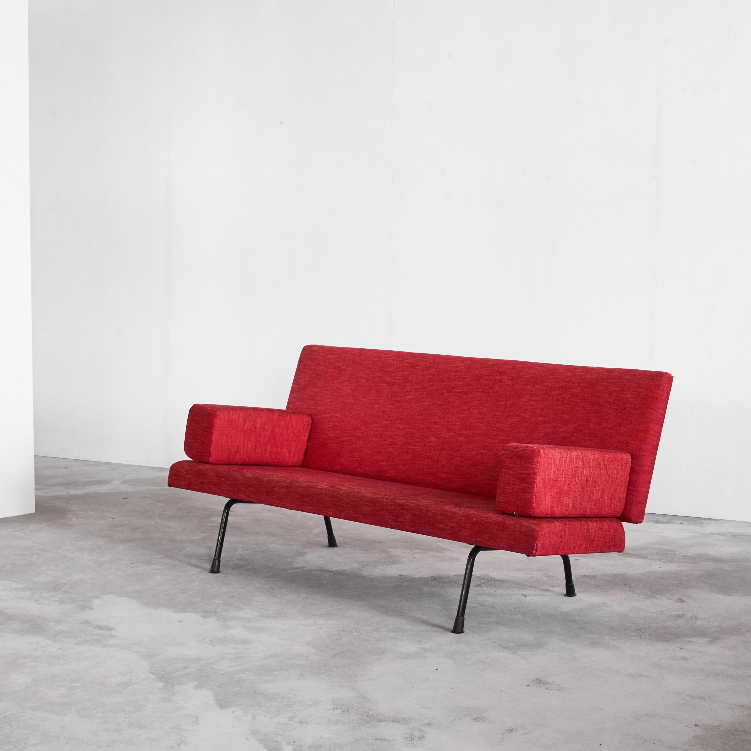 Dutch Wim Rietveld '447' Sofa in Red Fabric 1950s For Sale