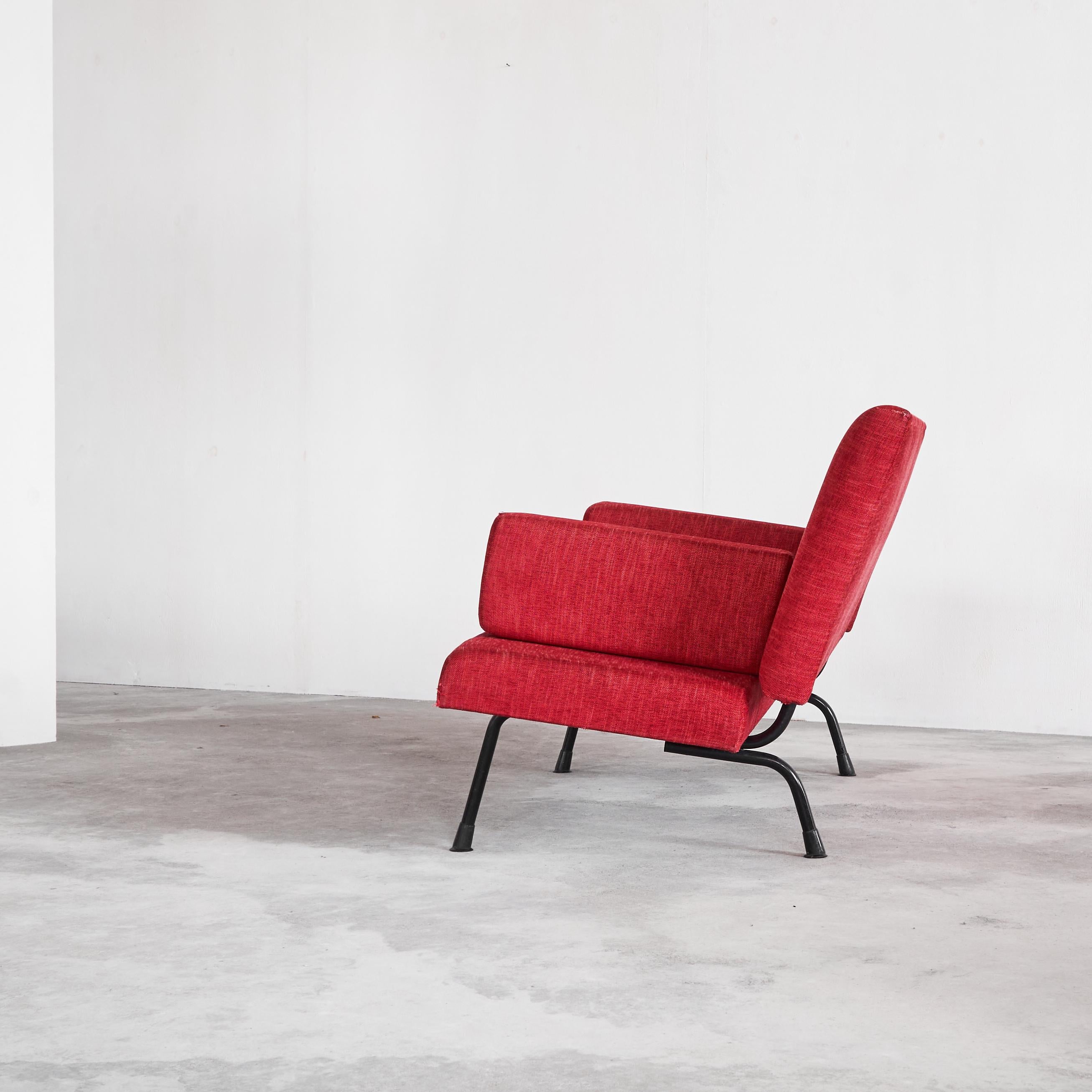 20th Century Wim Rietveld '447' Sofa in Red Fabric 1950s For Sale