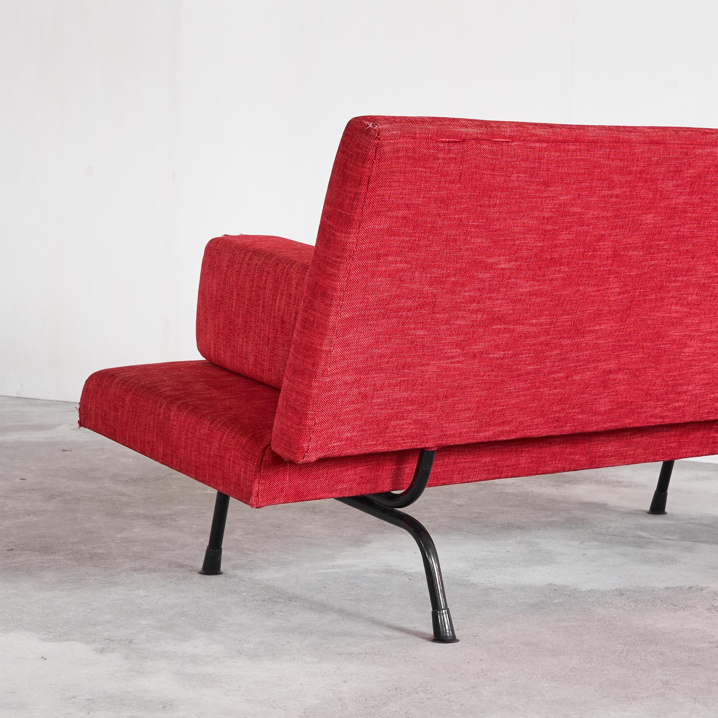 Wim Rietveld '447' Sofa in Red Fabric 1950s For Sale 1