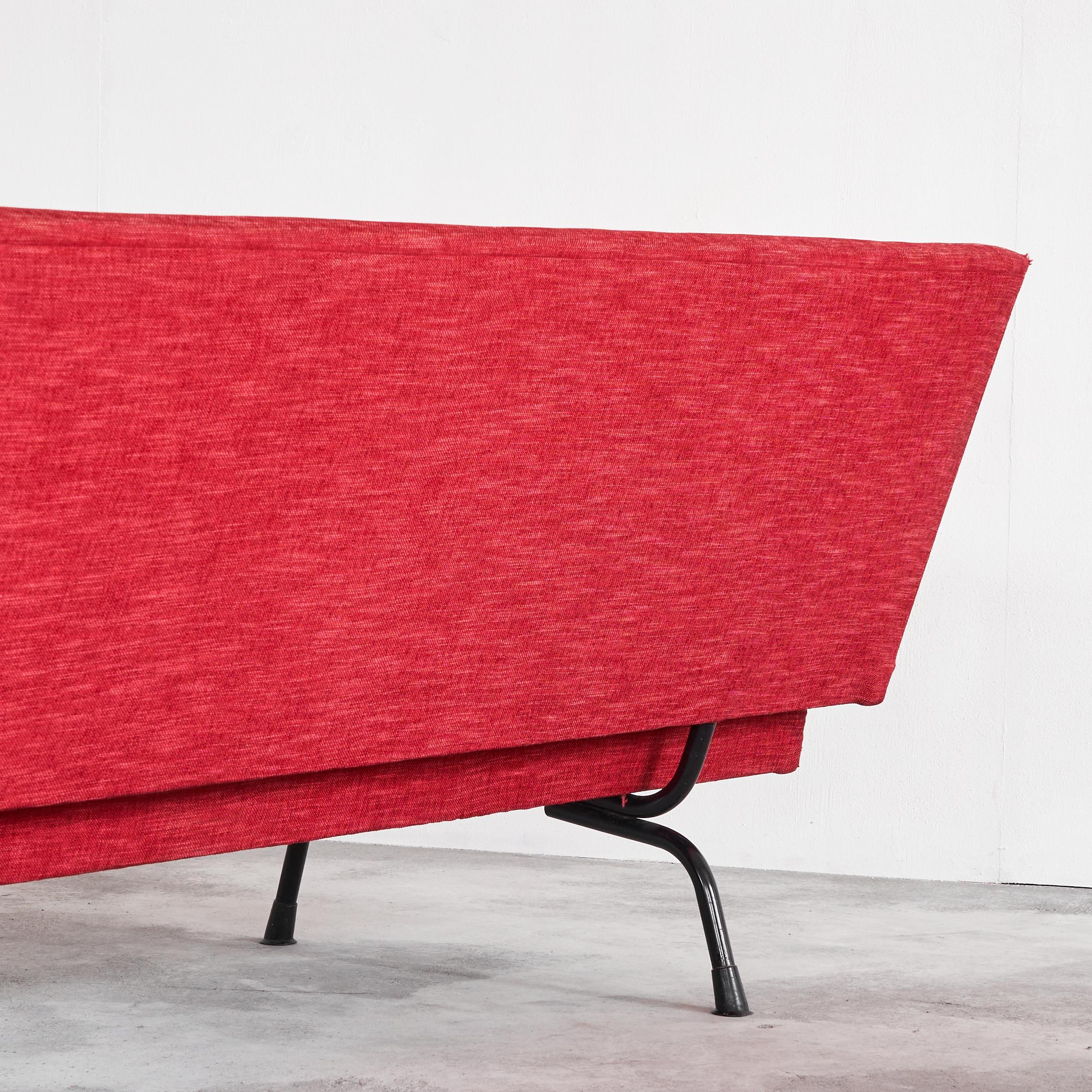 Wim Rietveld '447' Sofa in Red Fabric 1950s For Sale 2
