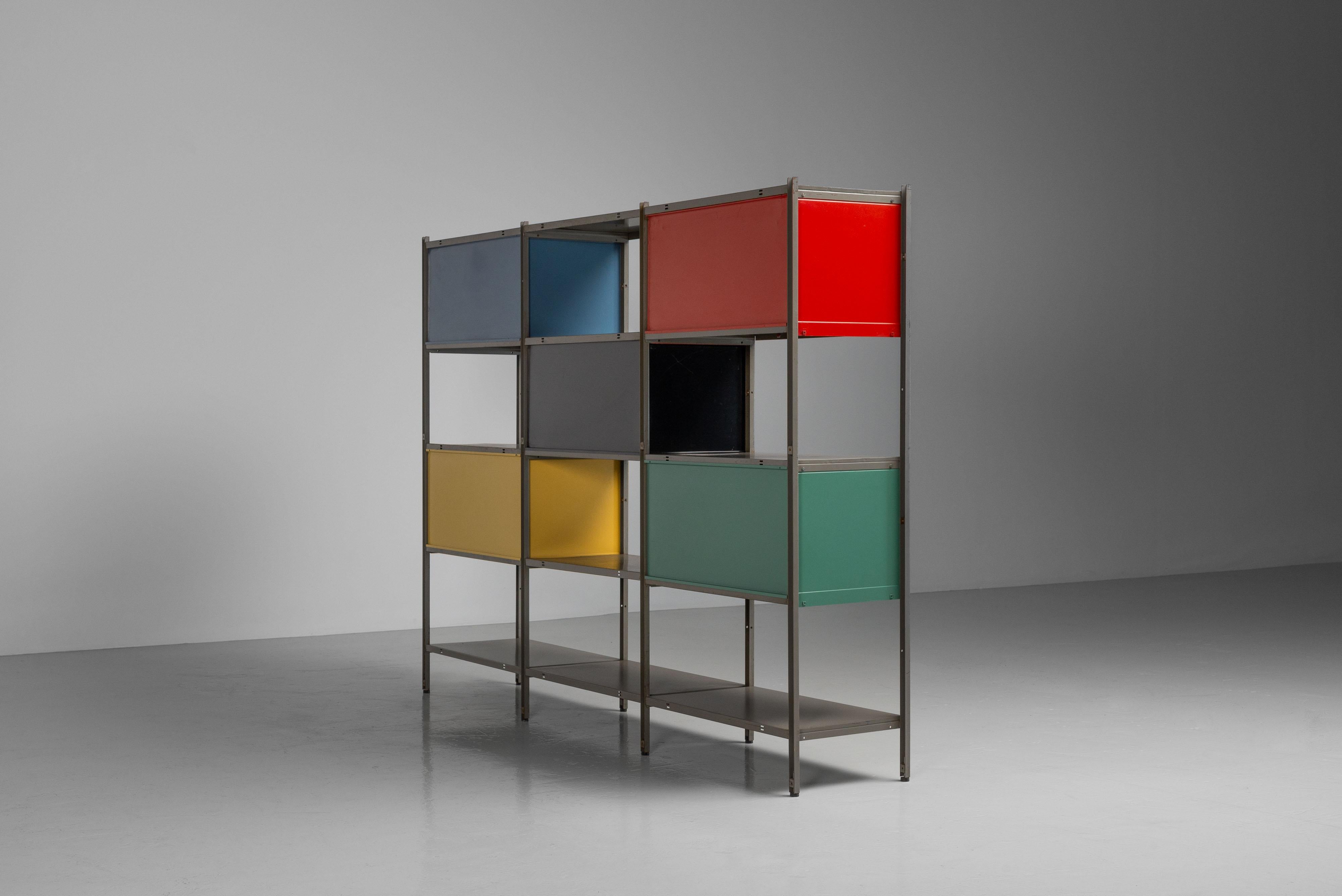 Stunning and original 663 bookcase designed by Wim Rietveld and manufactured by Gispen Culemborg in The Netherlands in 1954. Modular wall rack made of gray painted sheet steel. The customer was able to put together a wall unit himself using a number