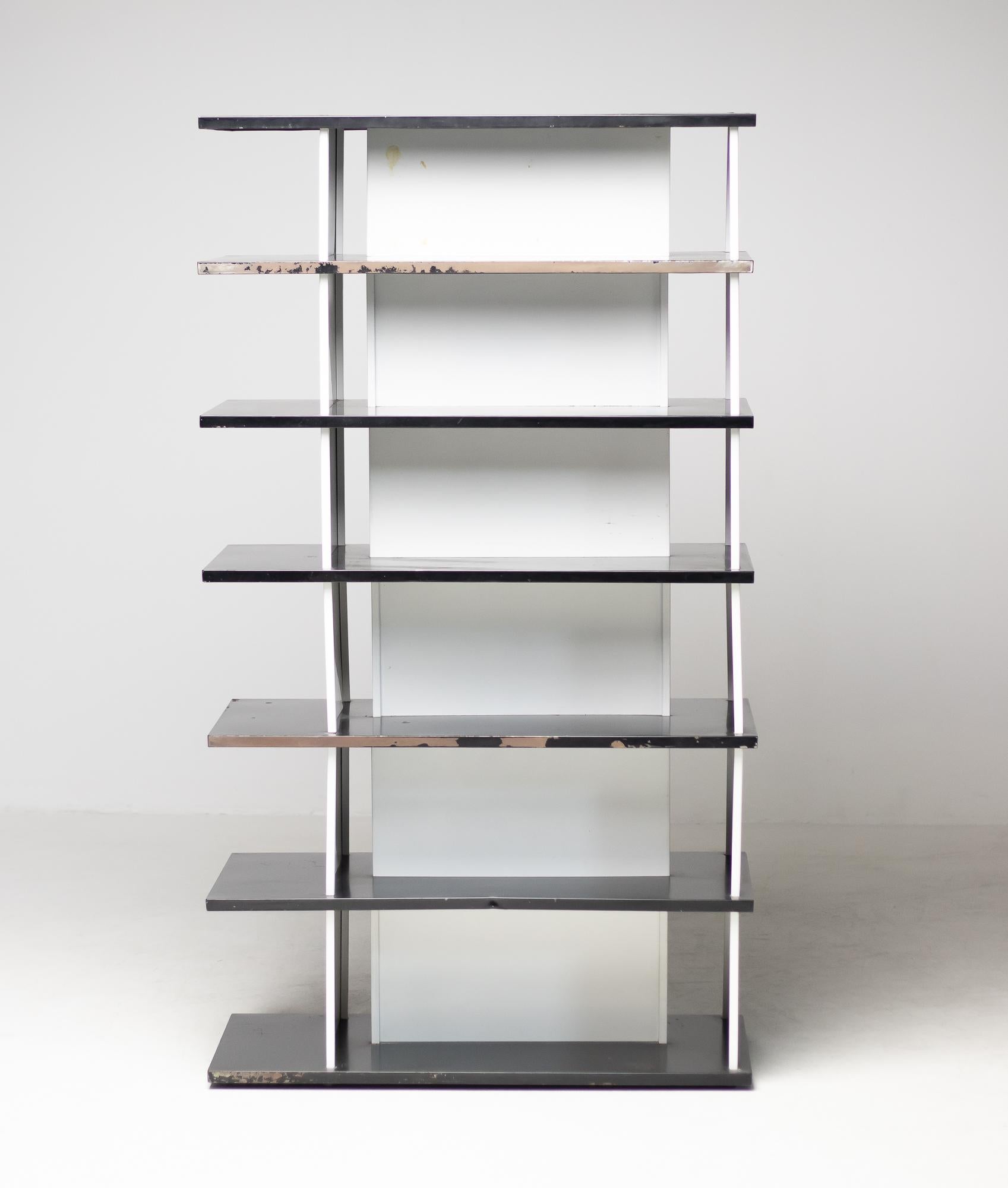 This detached bookcase is double sided and can also be used as a room divider.
Designed, on commission, by Wim Rietveld and sold exclusively through Amsterdam department store De Bijenkorf.
De Bijenkorf was renowned for selling the most forward