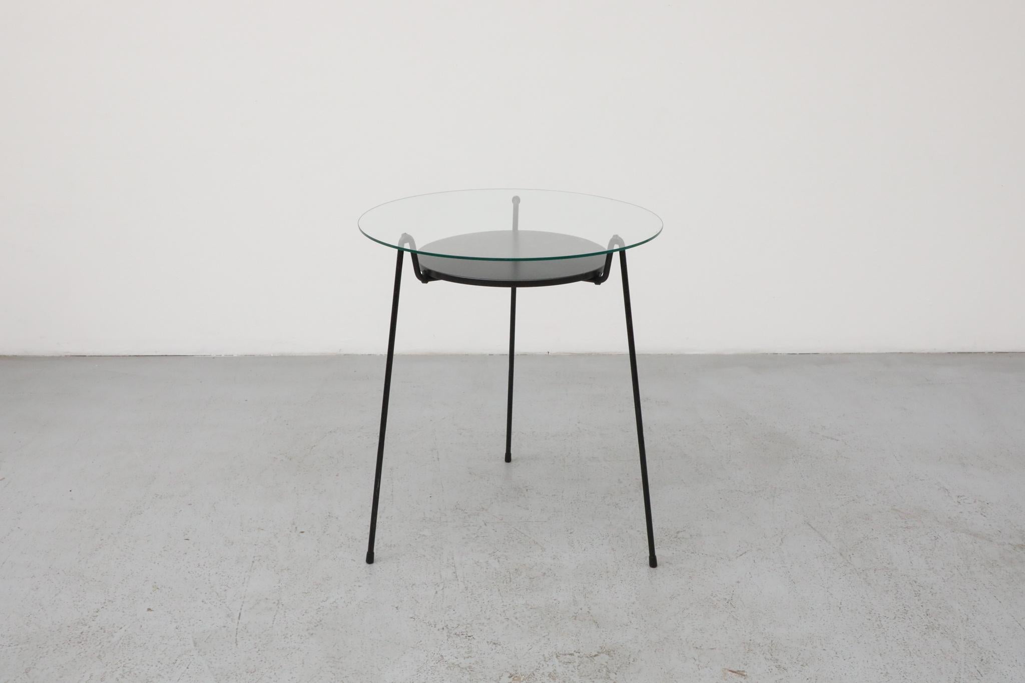 Wim Rietveld Mesa mosquitera extra alta con bandeja negra, Gispen, Países Bajos 1953 mediados del siglo XX en venta