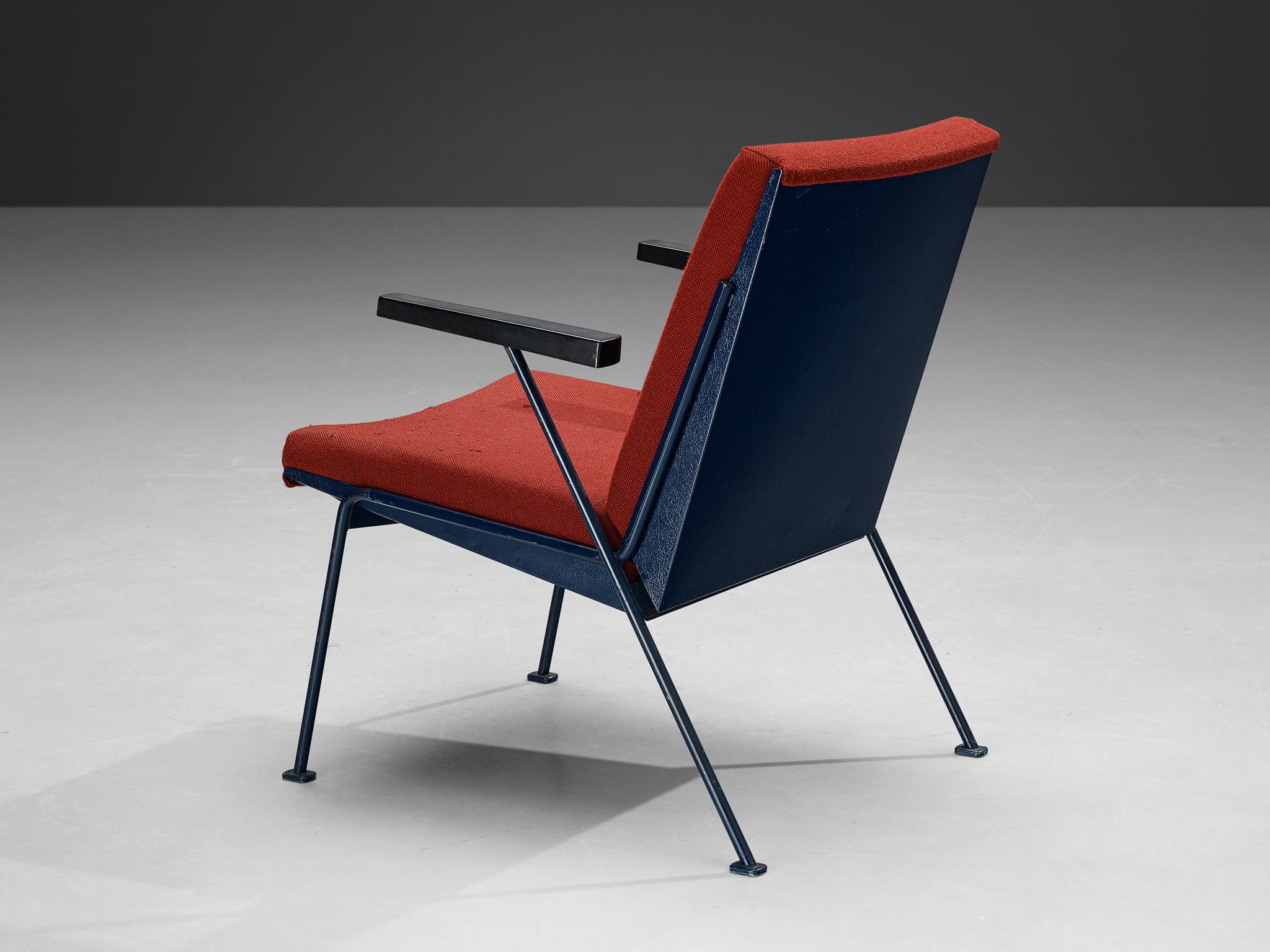 Wim Rietveld for Ahrend De Cirkel 'Oase' Lounge Chair in Red Upholstery In Good Condition For Sale In Waalwijk, NL