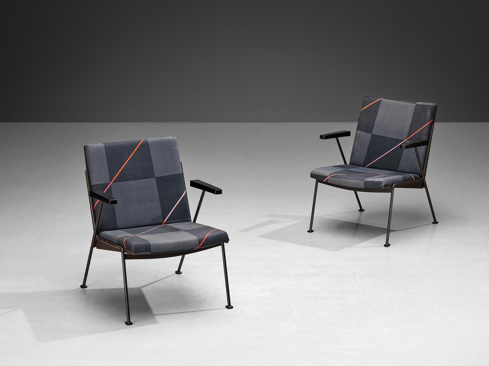 Wim Rietveld for Ahrend De Cirkel, 'Oase' lounge chairs, bakelite, lacquered steel, fabric, The Netherlands, design 1959

The sculptural Oase chair was created by Dutch designer Wim Rietveld for Ahrend De Cirkel. This comfortable set is attractive