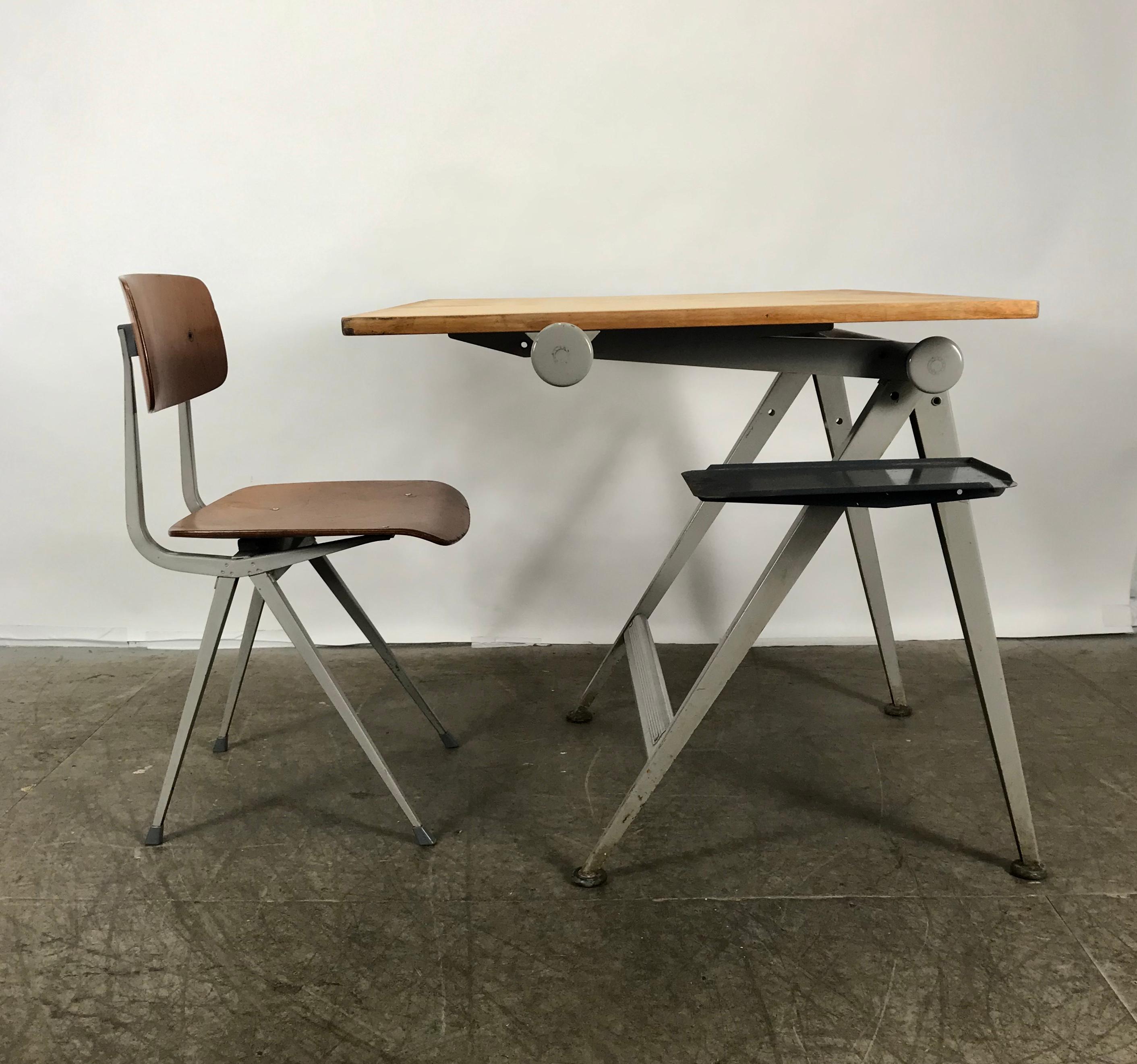 Wim Rietveld & Friso Kramer architectural drafting table and chair, ahrend 1958, Classic design, adjustable height from 29.5