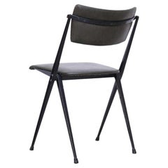 Wim Rietveld Silla piramidal gris negra de mediados de siglo Países Bajos, hacia 1960