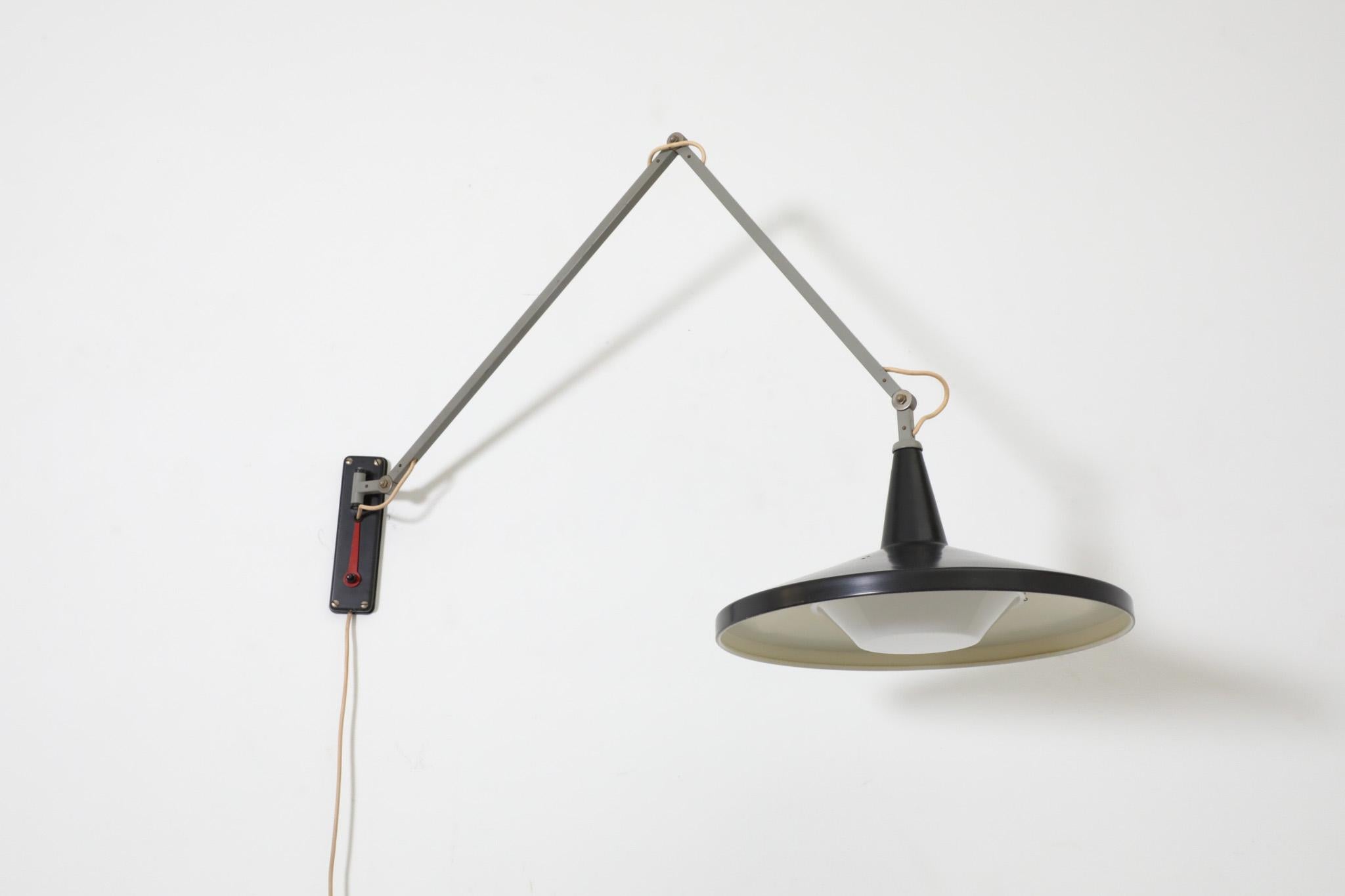 Wim Rietveld  Wandleuchte „Modell 4050“ oder „Panama“ aus schwarz emailliertem Metall im Angebot 3