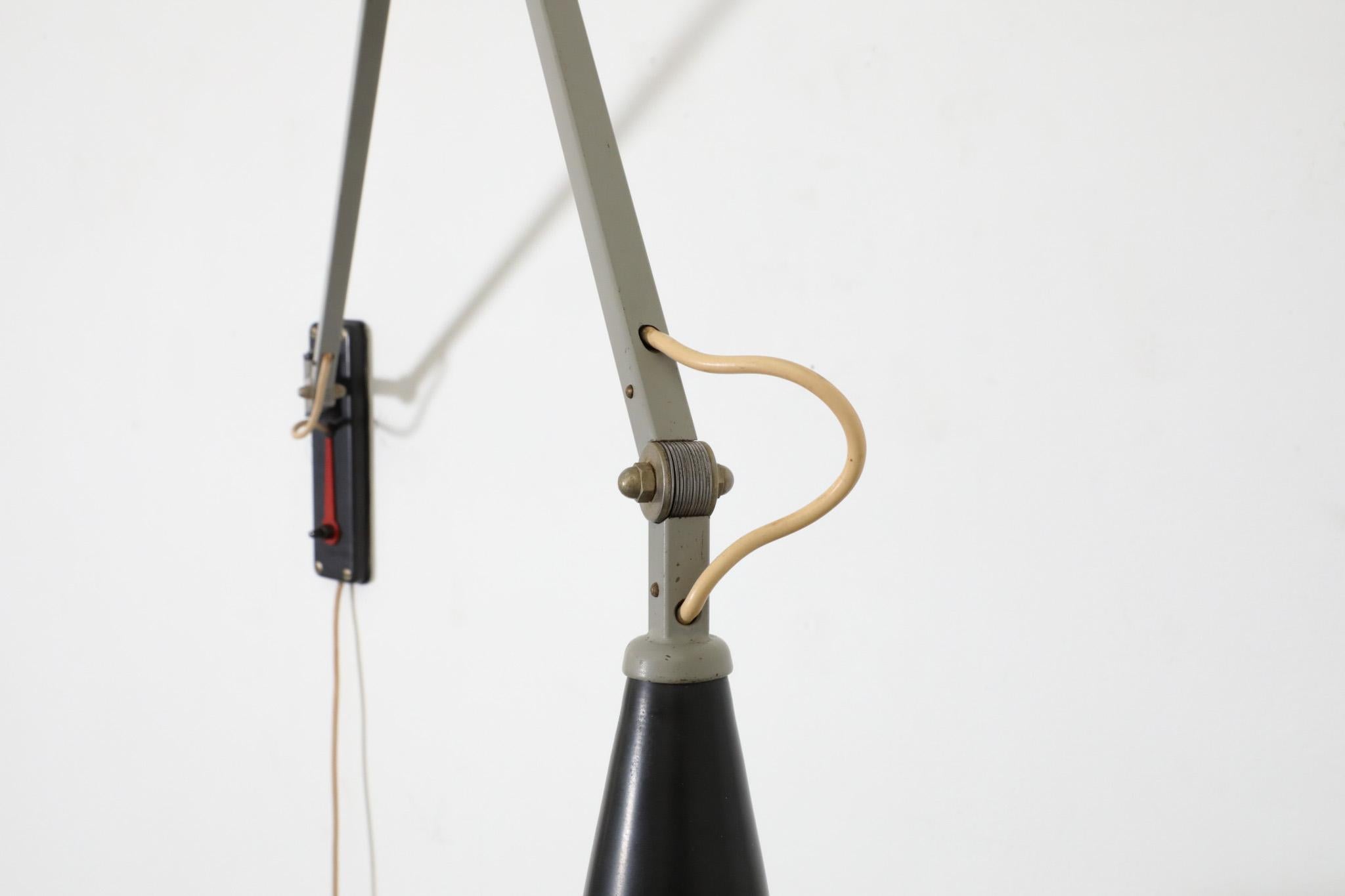 Wim Rietveld  Wandleuchte „Modell 4050“ oder „Panama“ aus schwarz emailliertem Metall im Angebot 5