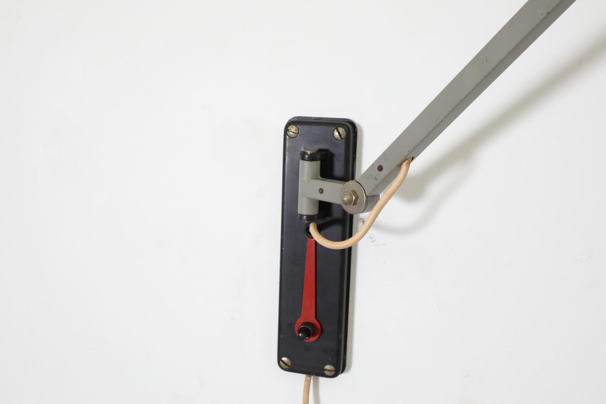 Wim Rietveld  Wandleuchte „Modell 4050“ oder „Panama“ aus schwarz emailliertem Metall im Angebot 7