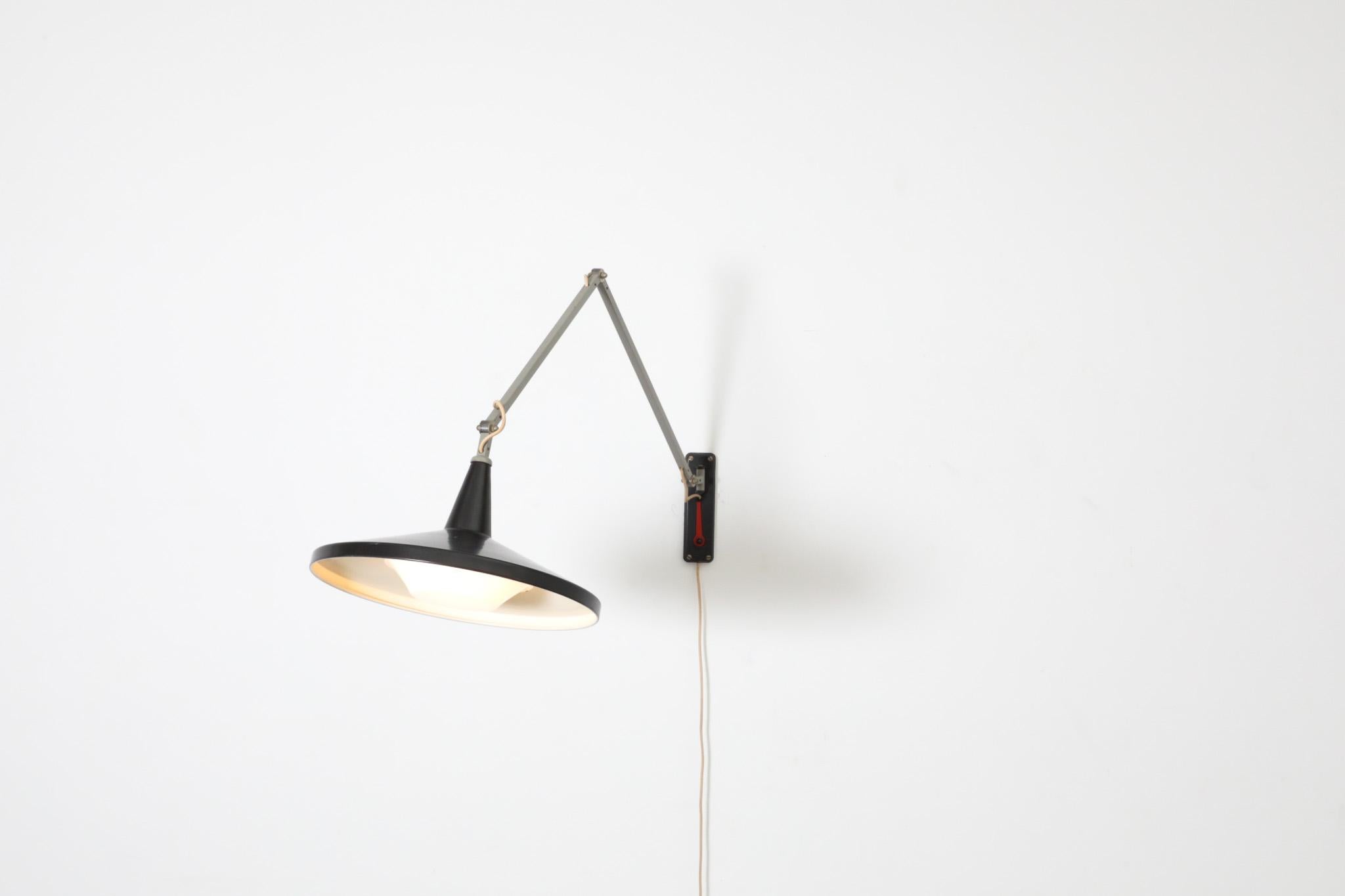 Wim Rietveld  Wandleuchte „Modell 4050“ oder „Panama“ aus schwarz emailliertem Metall (Moderne der Mitte des Jahrhunderts) im Angebot