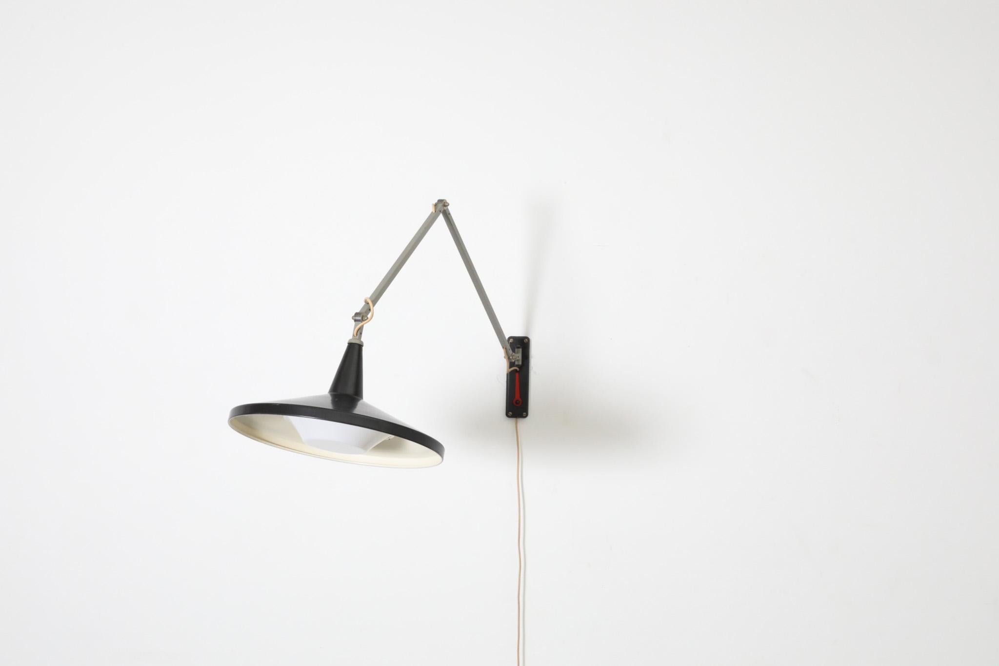 Wim Rietveld  Wandleuchte „Modell 4050“ oder „Panama“ aus schwarz emailliertem Metall (Niederländisch) im Angebot