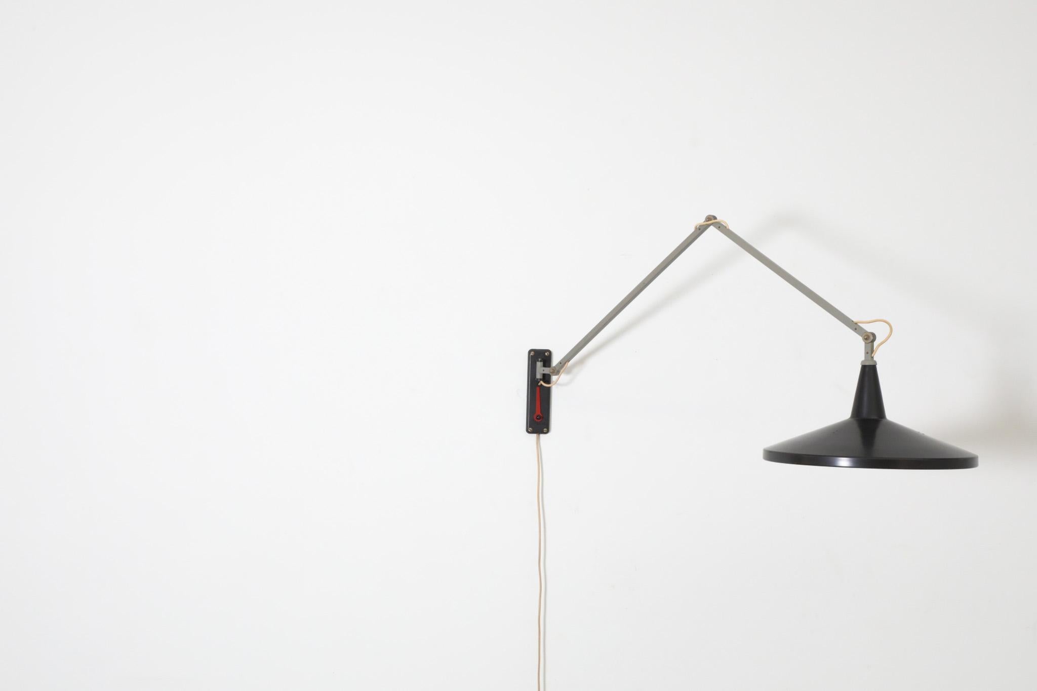 Wim Rietveld  Wandleuchte „Modell 4050“ oder „Panama“ aus schwarz emailliertem Metall (Emailliert) im Angebot