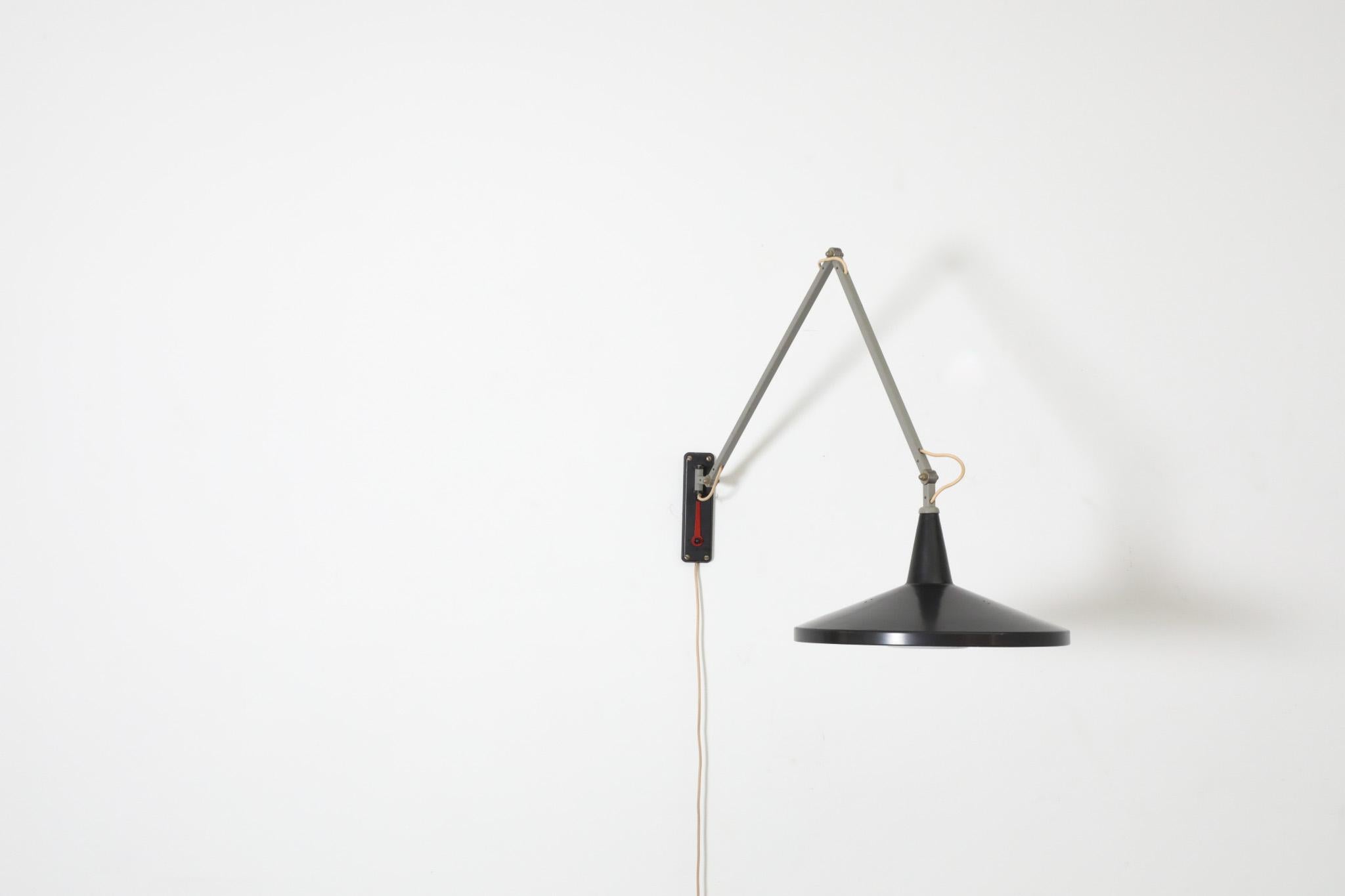 Wim Rietveld  Wandleuchte „Modell 4050“ oder „Panama“ aus schwarz emailliertem Metall im Angebot 1