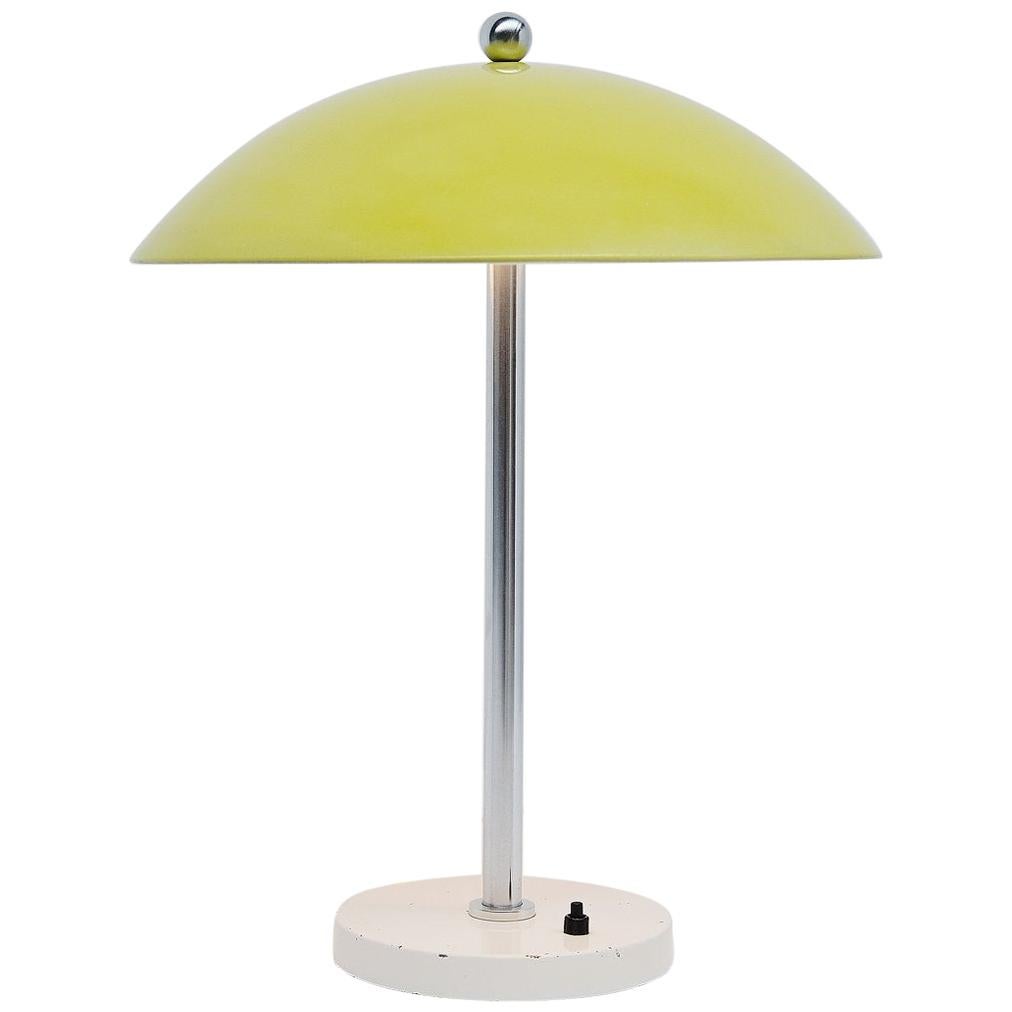 Very nice mushroom shaped yellow table lamp model 5015 designed by Wim Rietveld and manufactured by Gispen Culemborg, Holland, 1950. This lamp has a round weighted base, white lacquered with a brushed steel bar, uses 2x E27 bulbs up to 60 watt and