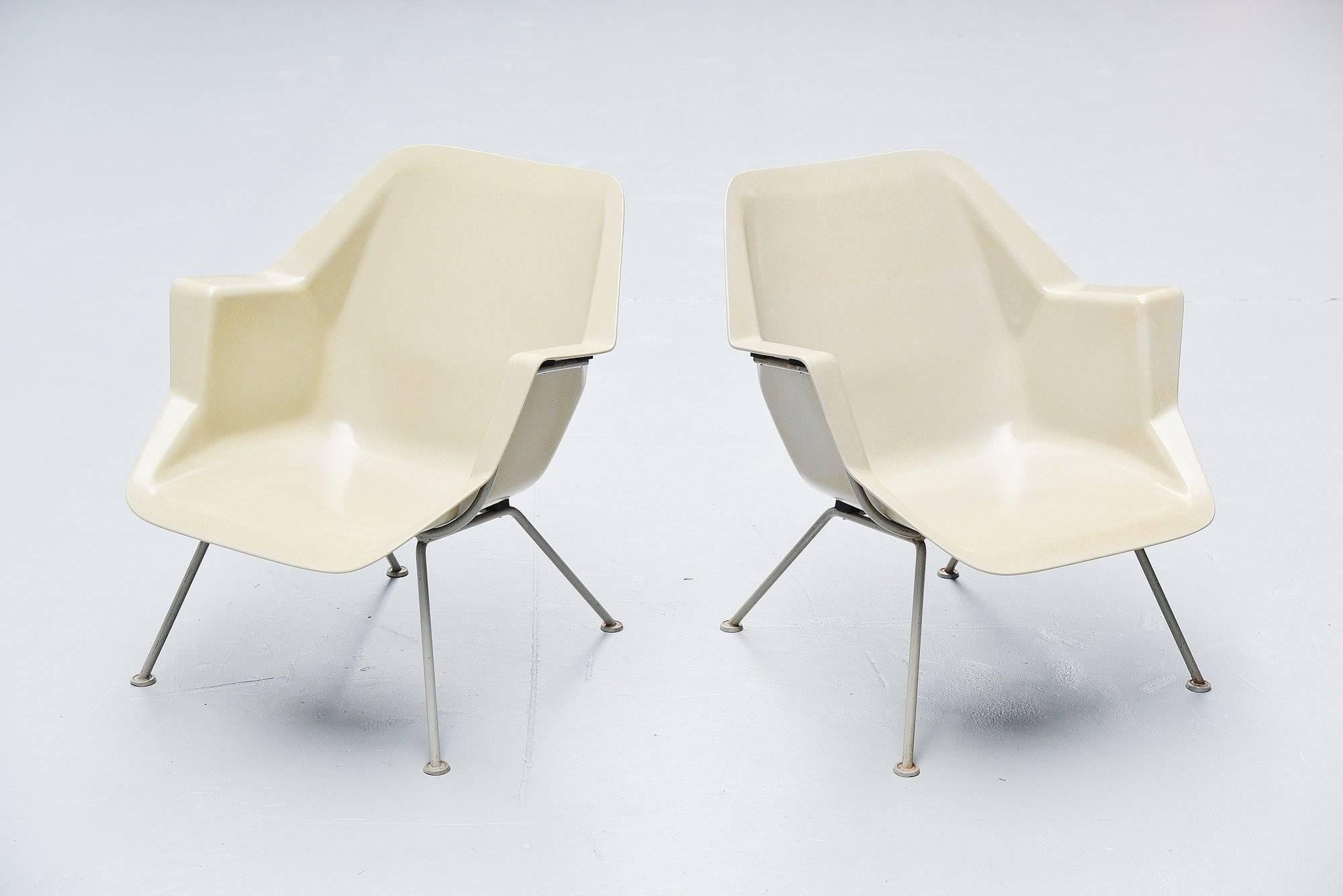 Wim Rietveld Polyester Chairs Model 416 Gispen, 1957 In Good Condition For Sale In Roosendaal, Noord Brabant