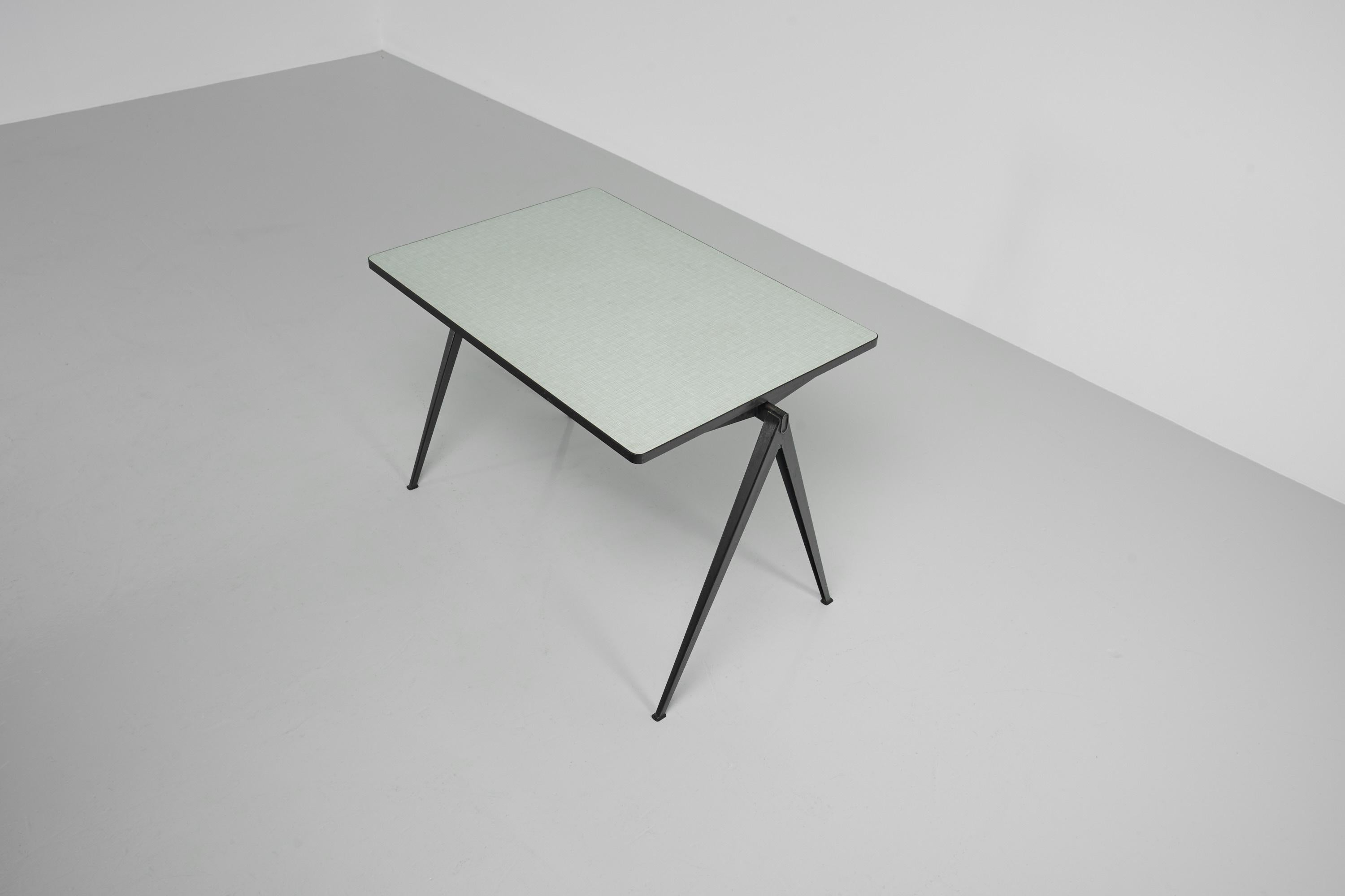 Wim Rietveld Pyramid table black Ahrend de Cirkel 1960 In Good Condition For Sale In Roosendaal, Noord Brabant